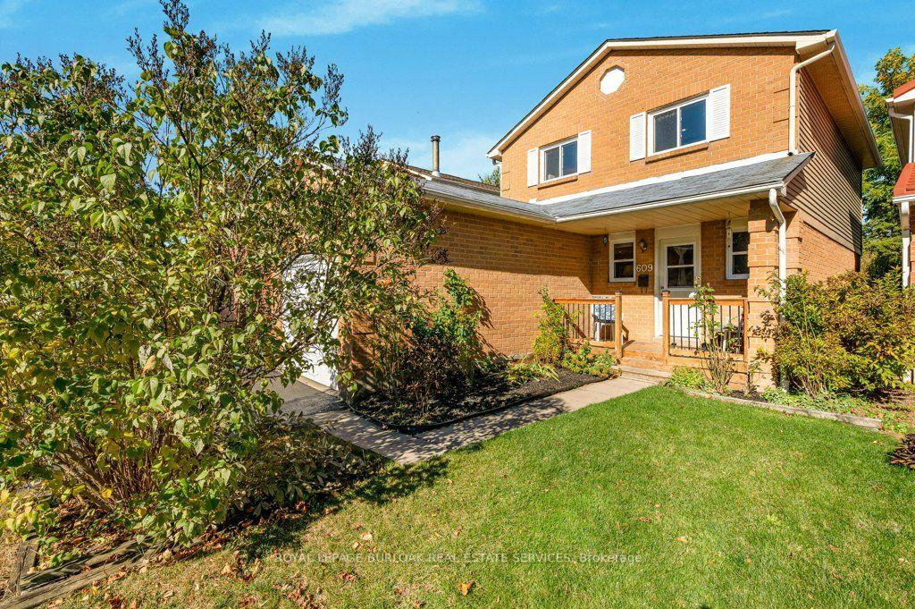 Photo 2 of 609 Roseheath Drive, Milton, Bronte Meadows — HOMEH