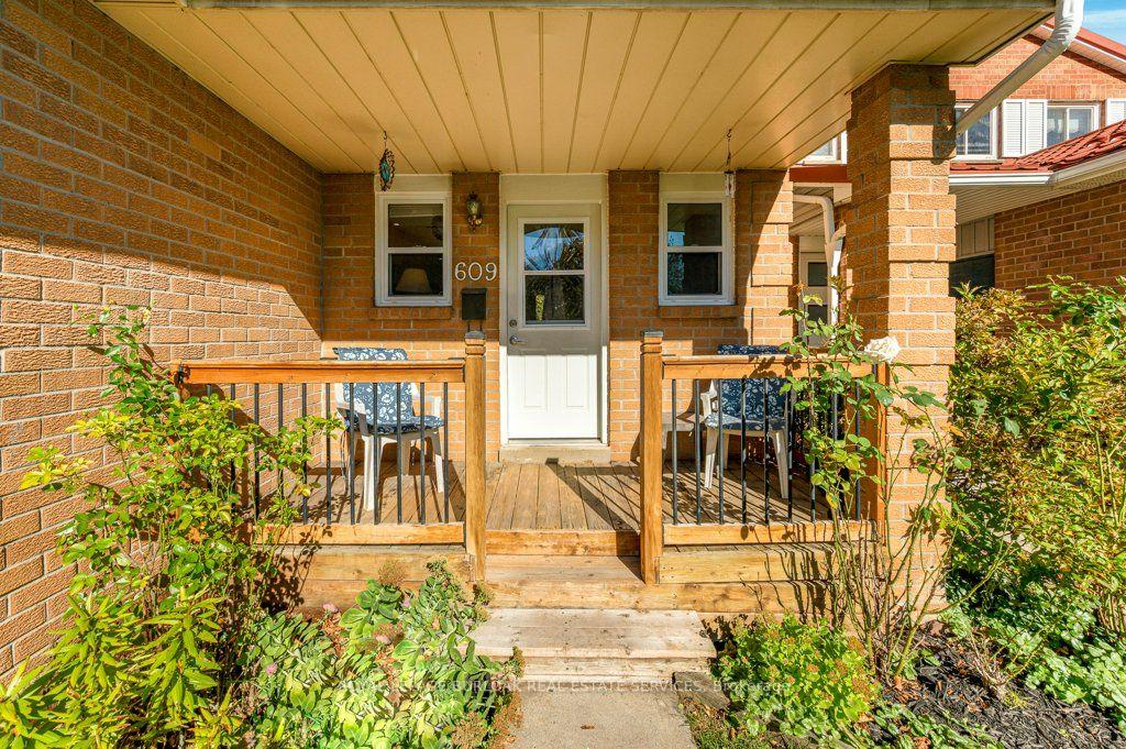 Photo 3 of 609 Roseheath Drive, Milton, Bronte Meadows — HOMEH