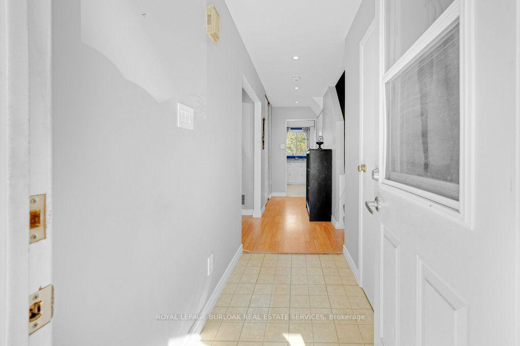 Photo 4 of 609 Roseheath Drive, Milton, Bronte Meadows — HOMEH