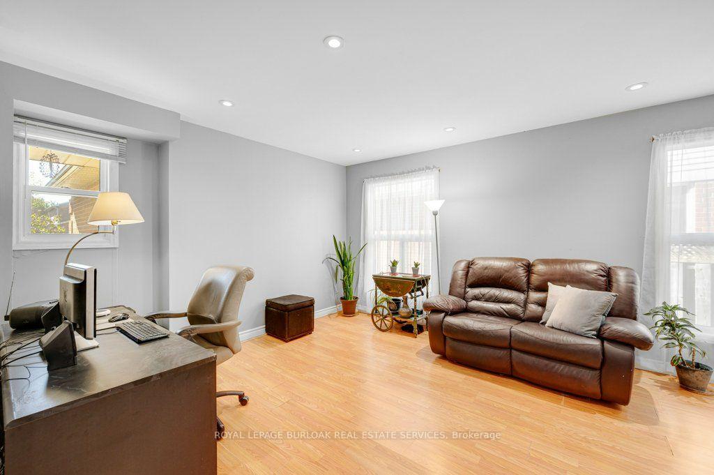 Photo 5 of 609 Roseheath Drive, Milton, Bronte Meadows — HOMEH