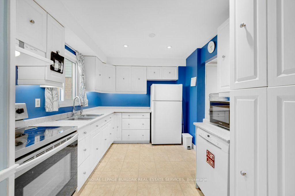 Photo 11 of 609 Roseheath Drive, Milton, Bronte Meadows — HOMEH