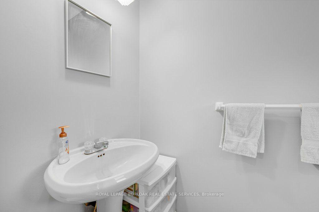 Photo 12 of 609 Roseheath Drive, Milton, Bronte Meadows — HOMEH