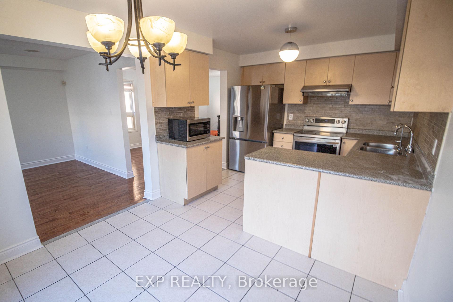 Photo 6 of 43 Luella Crescent, Brampton, Fletcher's Meadow — HOMEH