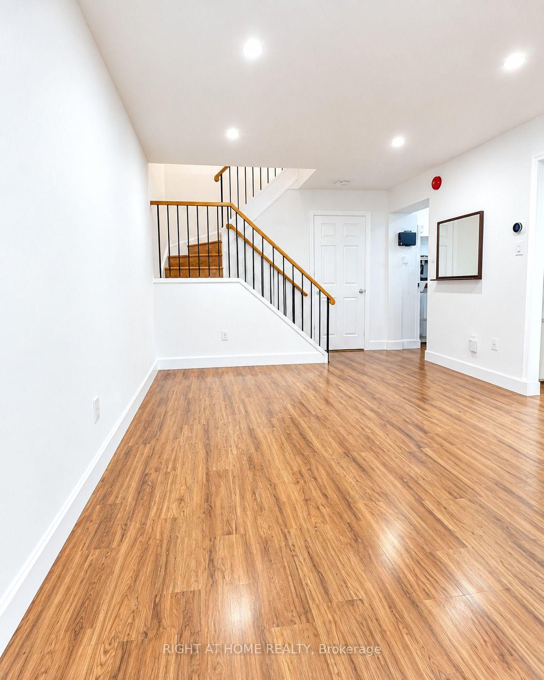 Photo 3 of Unit 149, 165 Cherokee Boulevard, North York, Pleasant View — HOMEH