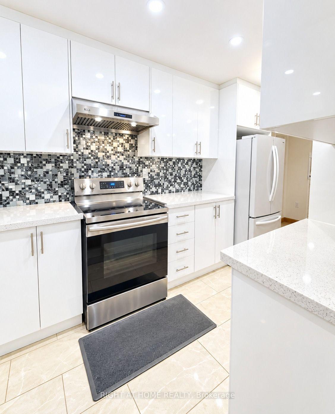 Photo 9 of Unit 149, 165 Cherokee Boulevard, North York, Pleasant View — HOMEH