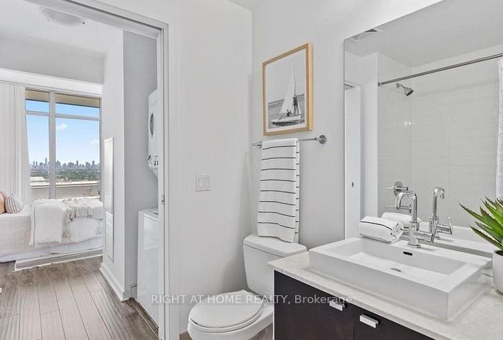 Photo 13 of Unit 3313, 105 The Queens Way, Toronto, High Park-Swansea — HOMEH