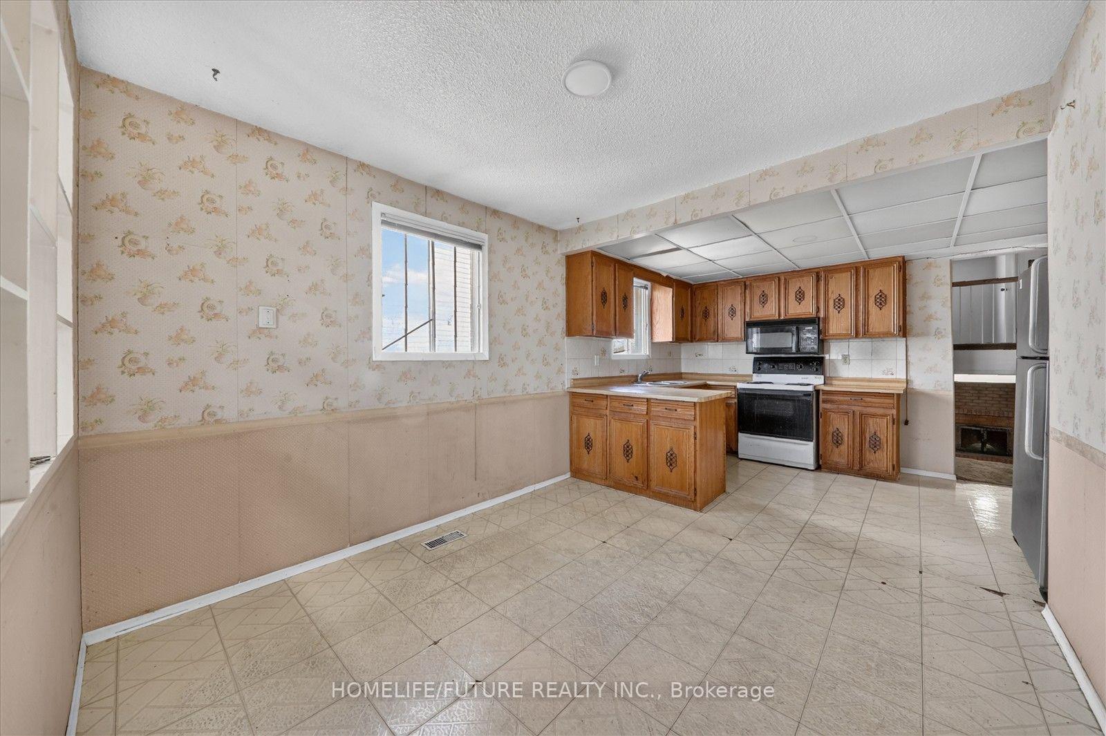 Photo 16 of 7 Winterfold Drive, Brampton, Madoc — HOMEH