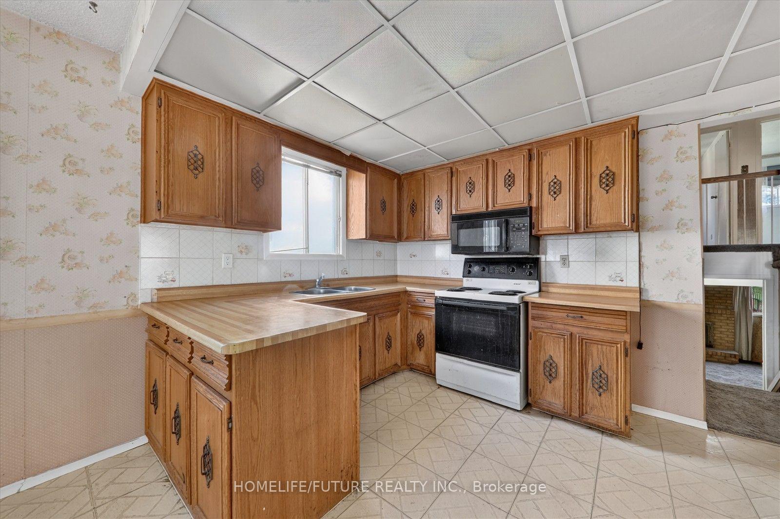 Photo 18 of 7 Winterfold Drive, Brampton, Madoc — HOMEH