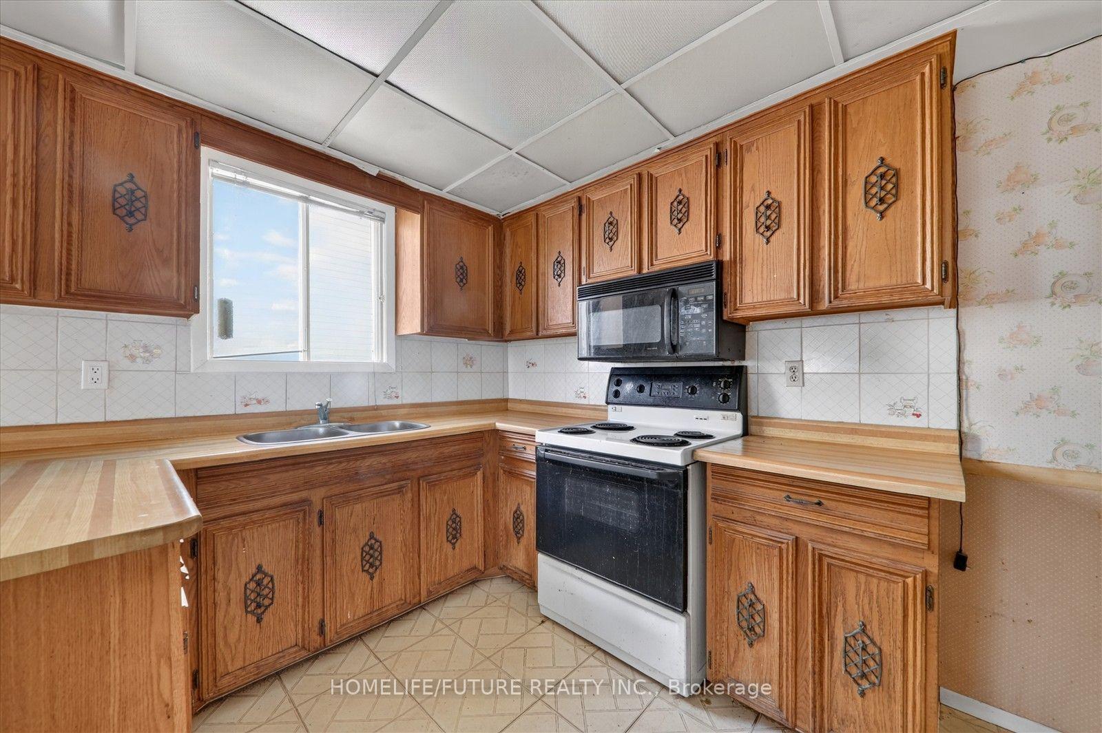 Photo 19 of 7 Winterfold Drive, Brampton, Madoc — HOMEH