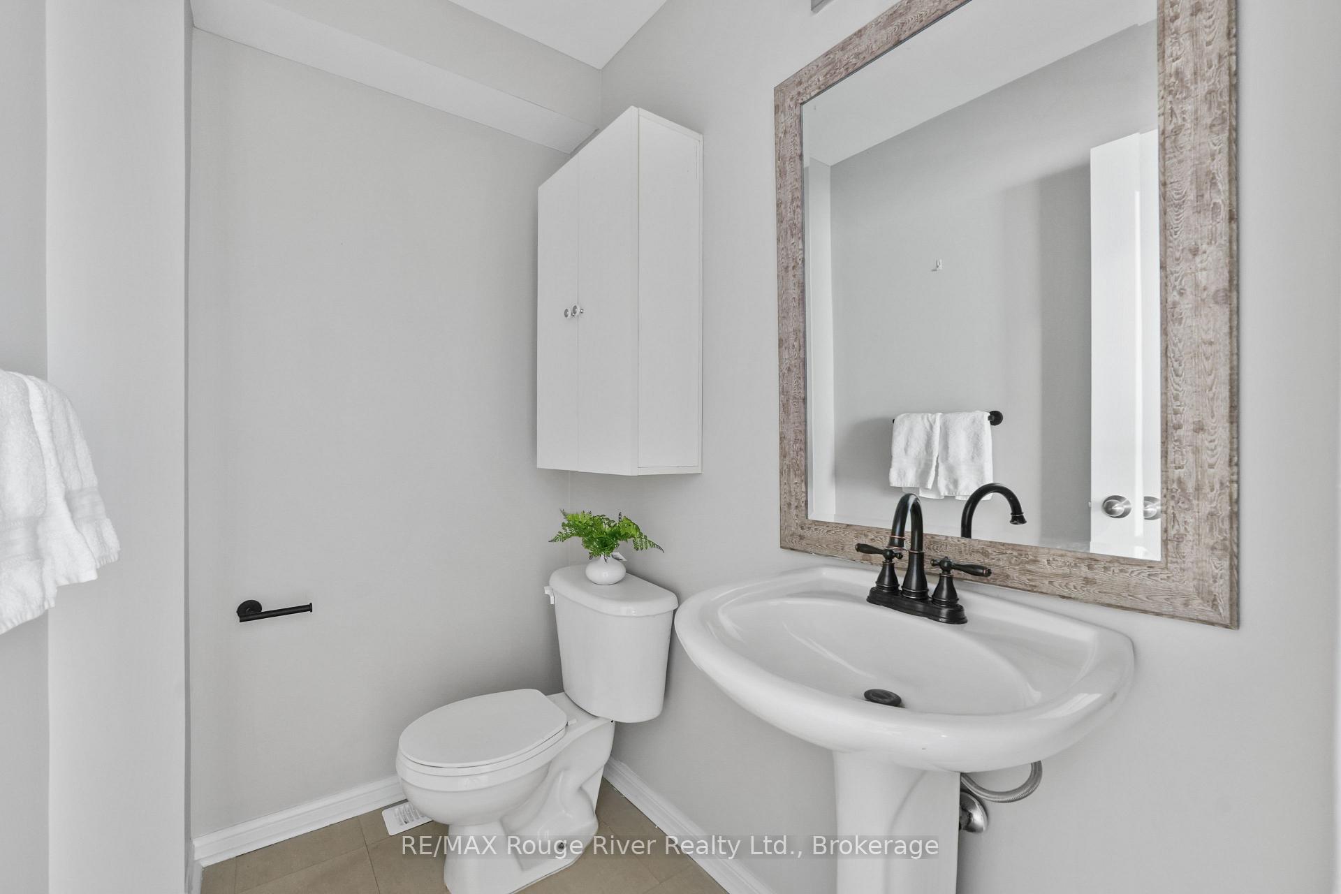 Photo 18 of 23 Bridges Drive, Clarington, Newcastle — HOMEH