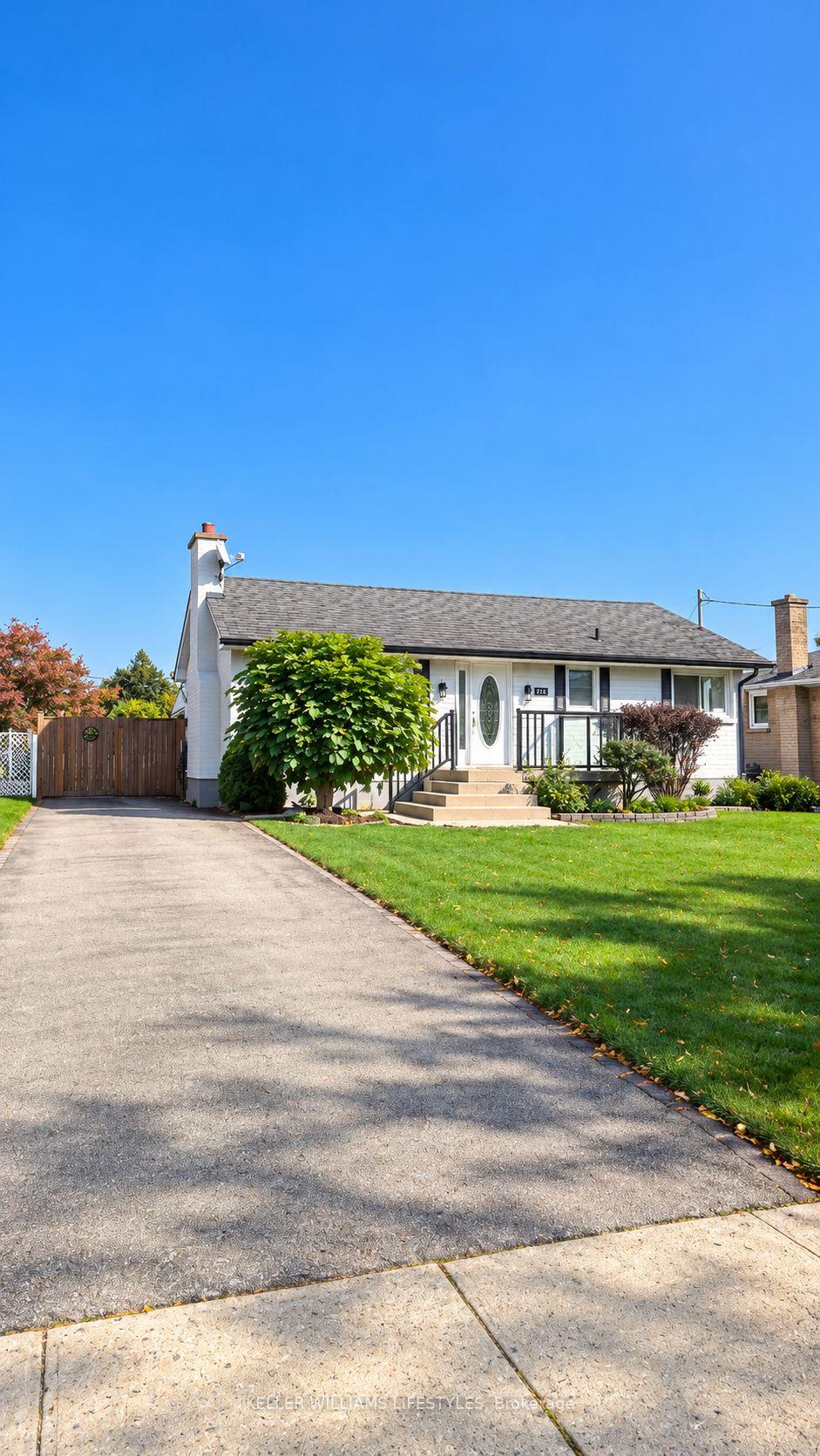 Photo 3 of 222 Starlight Avenue, London, East H — HOMEH