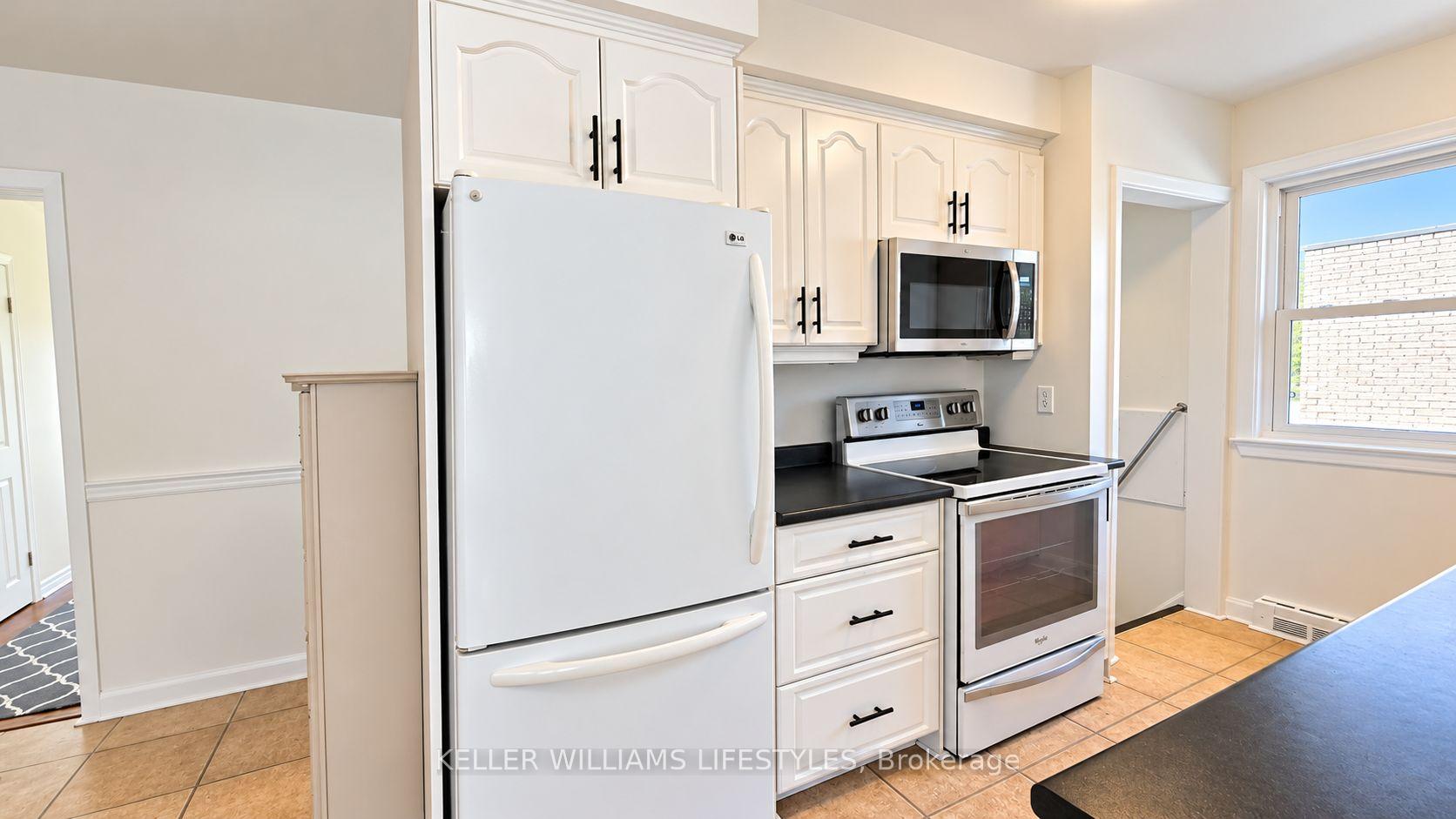 Photo 16 of 222 Starlight Avenue, London, East H — HOMEH