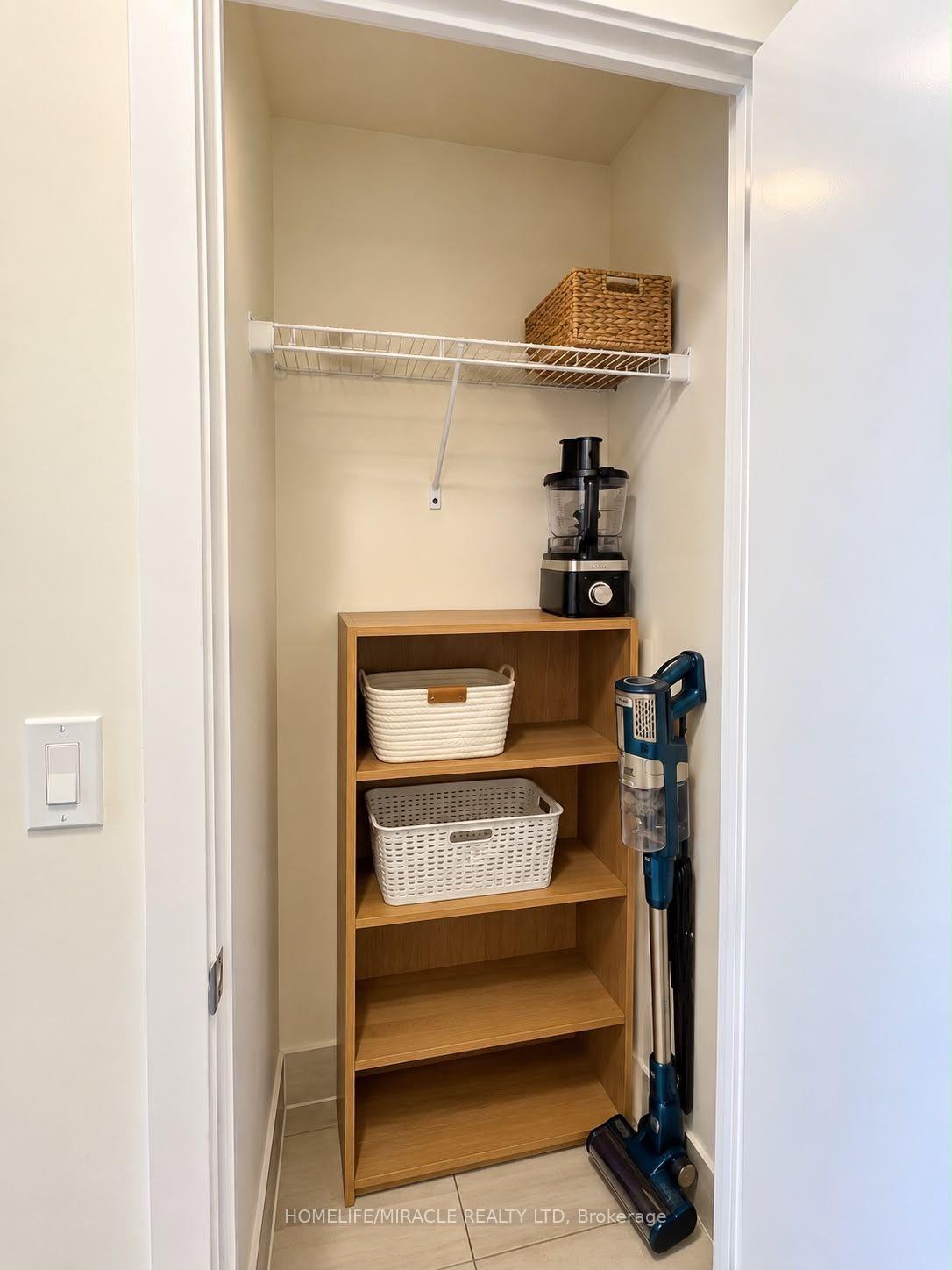Photo 3 of Unit 516, 188 Fairview Mall Drive, North York, Don Valley Village — HOMEH