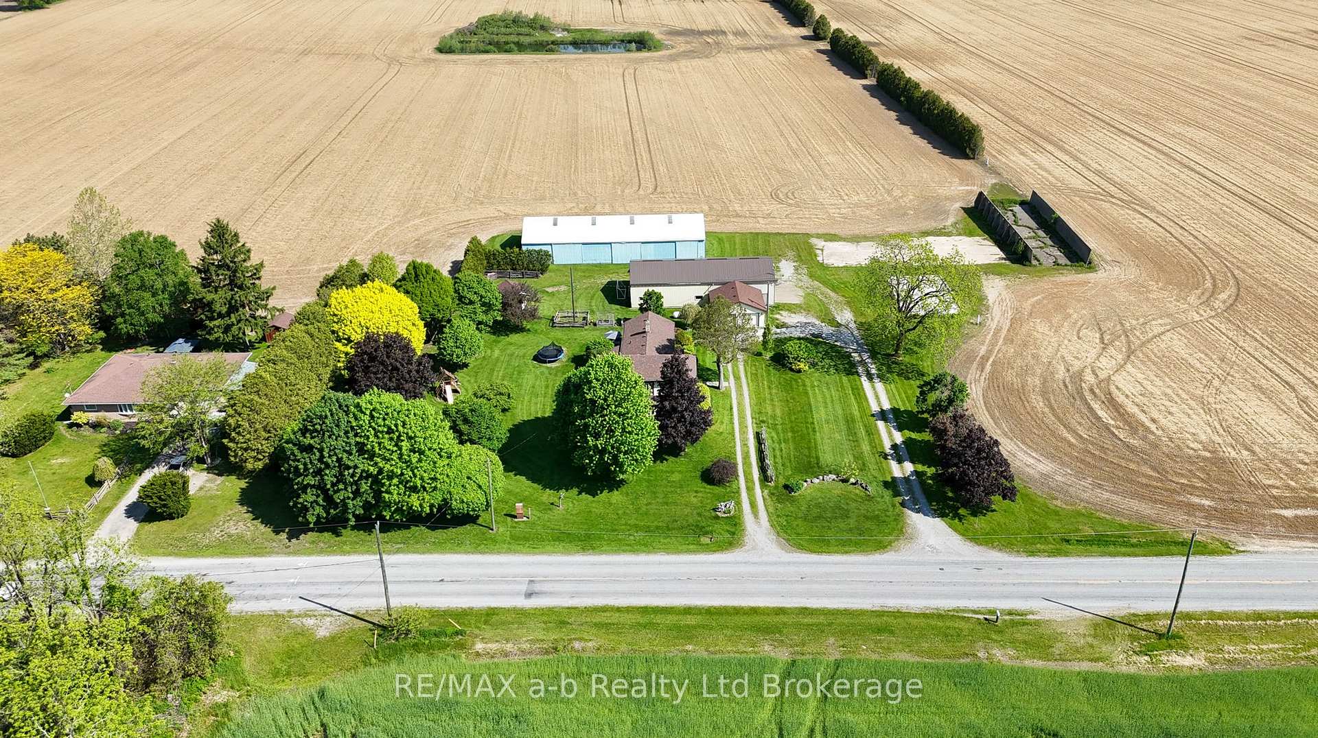 Front of 1813 Norfolk County 19 Road W