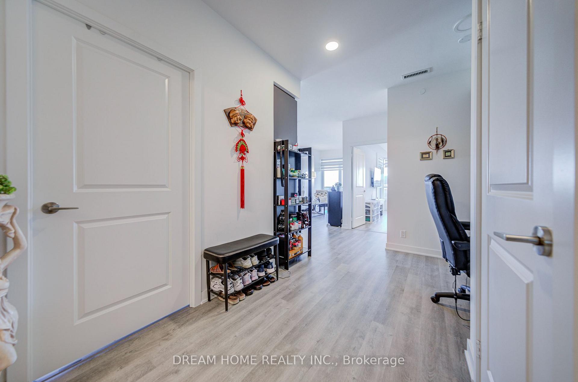 Photo 4 of Unit 3407, 30 Upper Mall Way, Vaughan, Brownridge — HOMEH