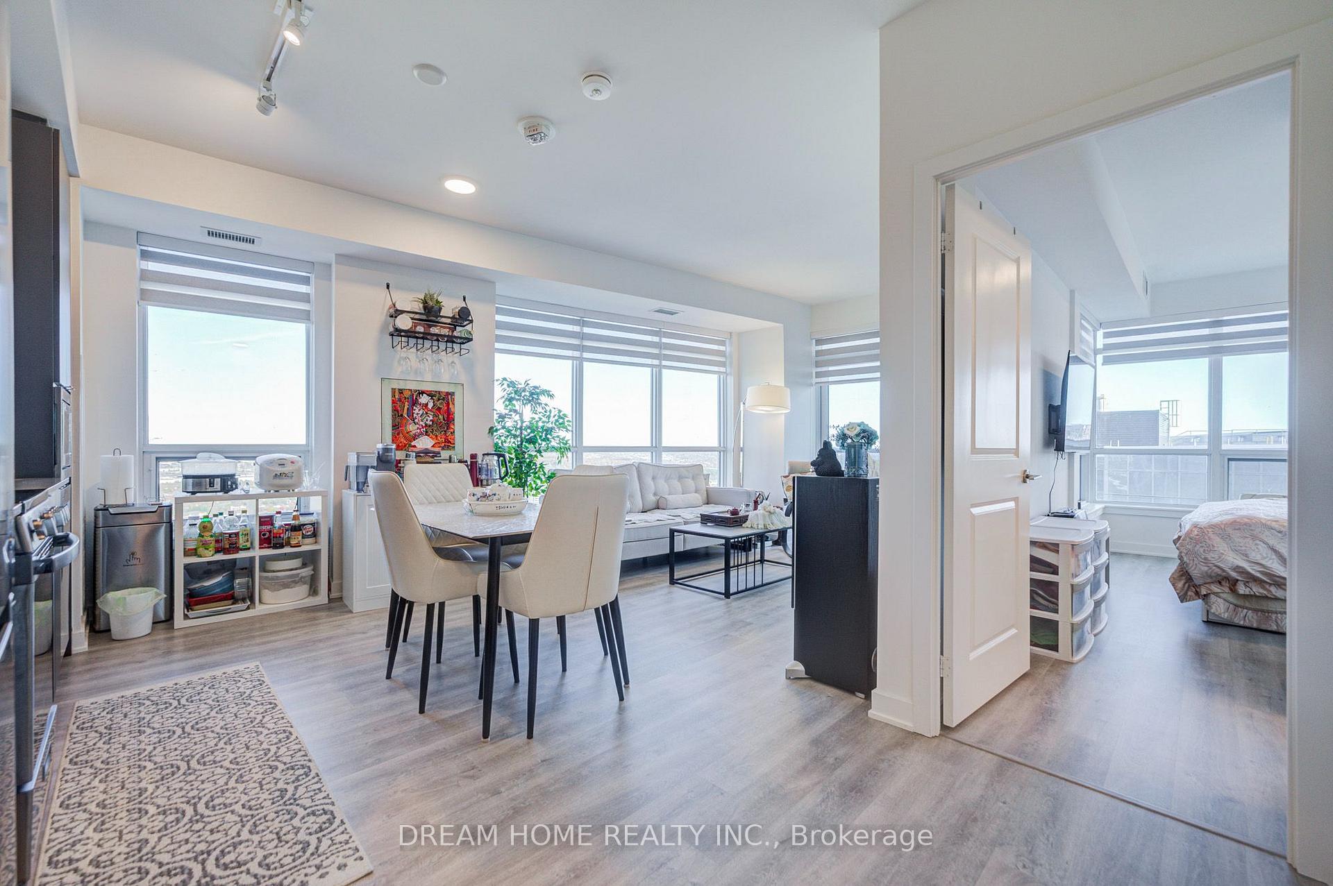 Photo 6 of Unit 3407, 30 Upper Mall Way, Vaughan, Brownridge — HOMEH