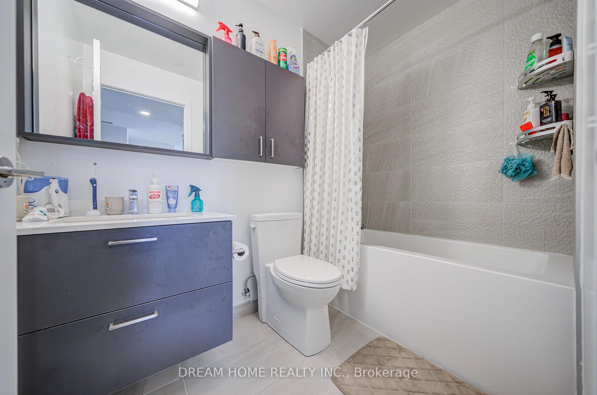 Photo 18 of Unit 3407, 30 Upper Mall Way, Vaughan, Brownridge — HOMEH