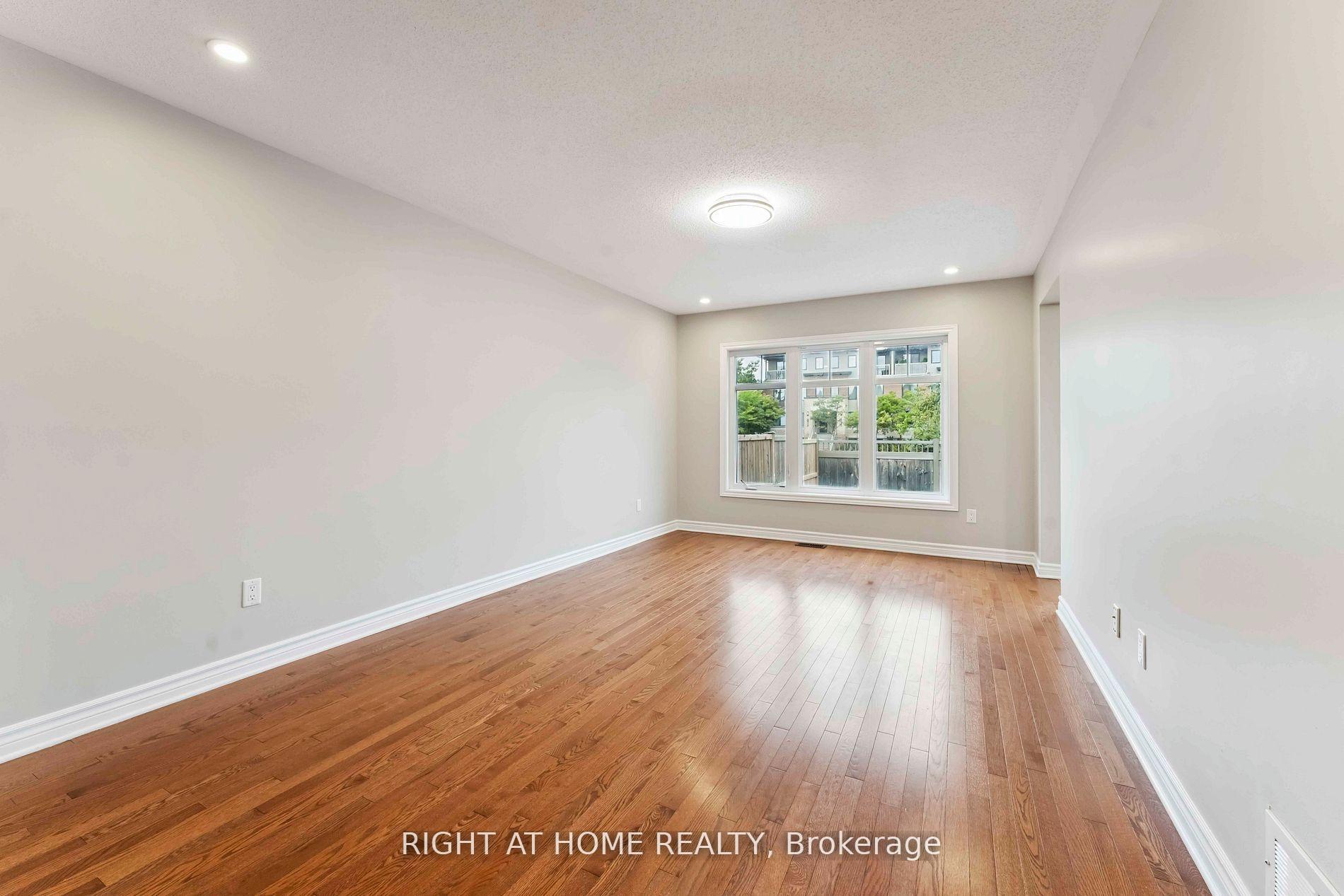 Photo 5 of 195 Mancini Way, Ottawa, Barrhaven - Strandherd — HOMEH