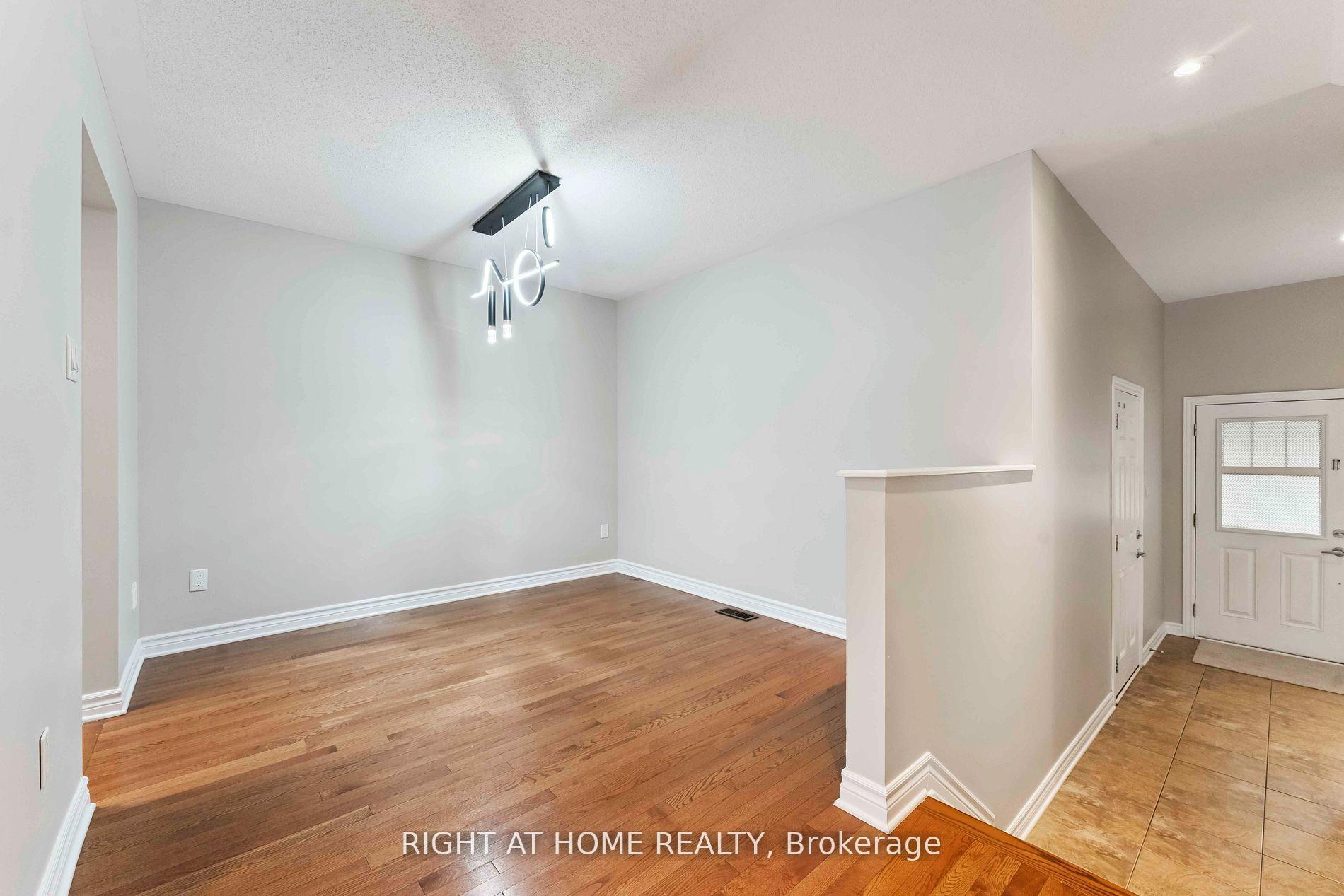 Photo 10 of 195 Mancini Way, Ottawa, Barrhaven - Strandherd — HOMEH