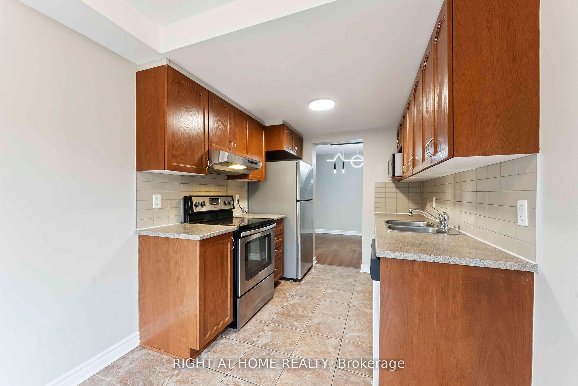 Photo 12 of 195 Mancini Way, Ottawa, Barrhaven - Strandherd — HOMEH
