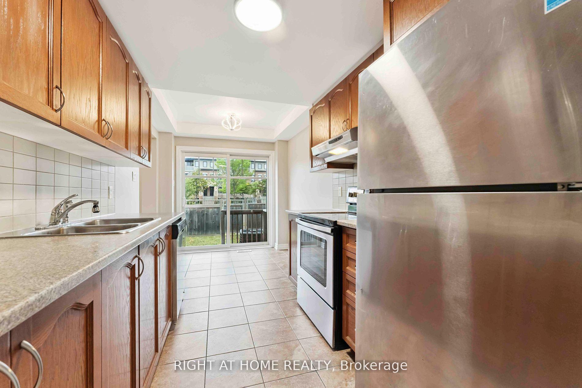 Photo 13 of 195 Mancini Way, Ottawa, Barrhaven - Strandherd — HOMEH