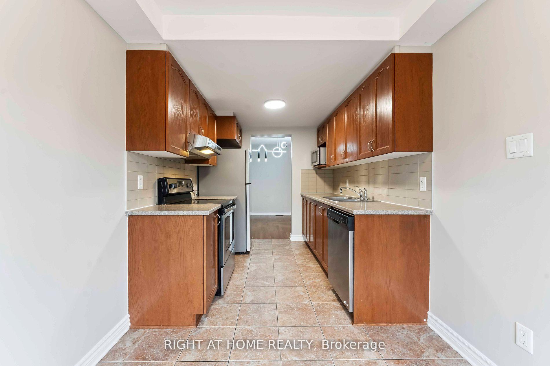 Photo 14 of 195 Mancini Way, Ottawa, Barrhaven - Strandherd — HOMEH
