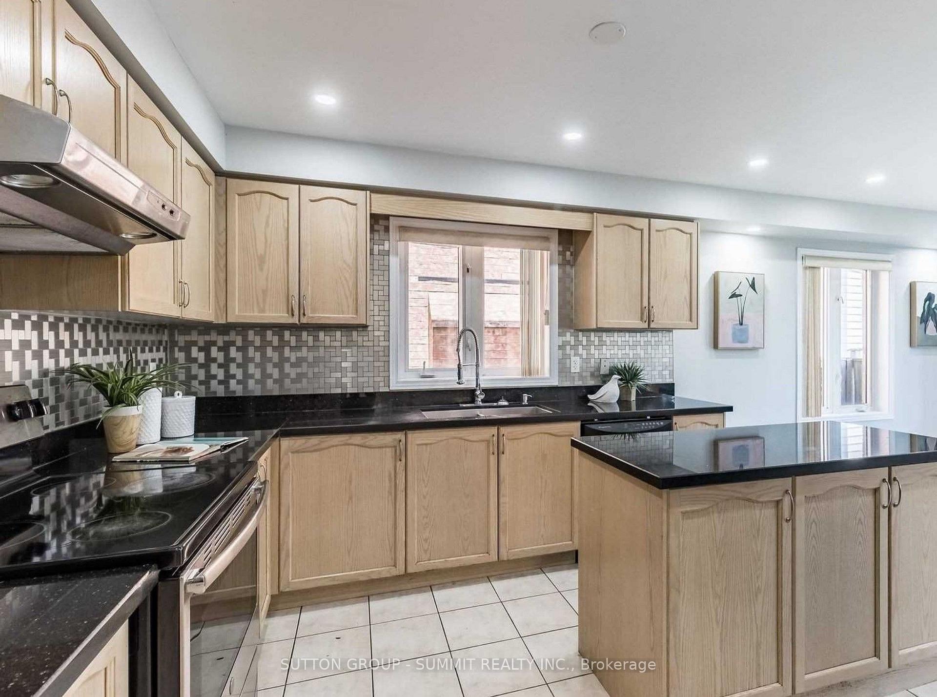 Photo 4 of 17 River Heights Drive, Brampton, Brampton East — HOMEH