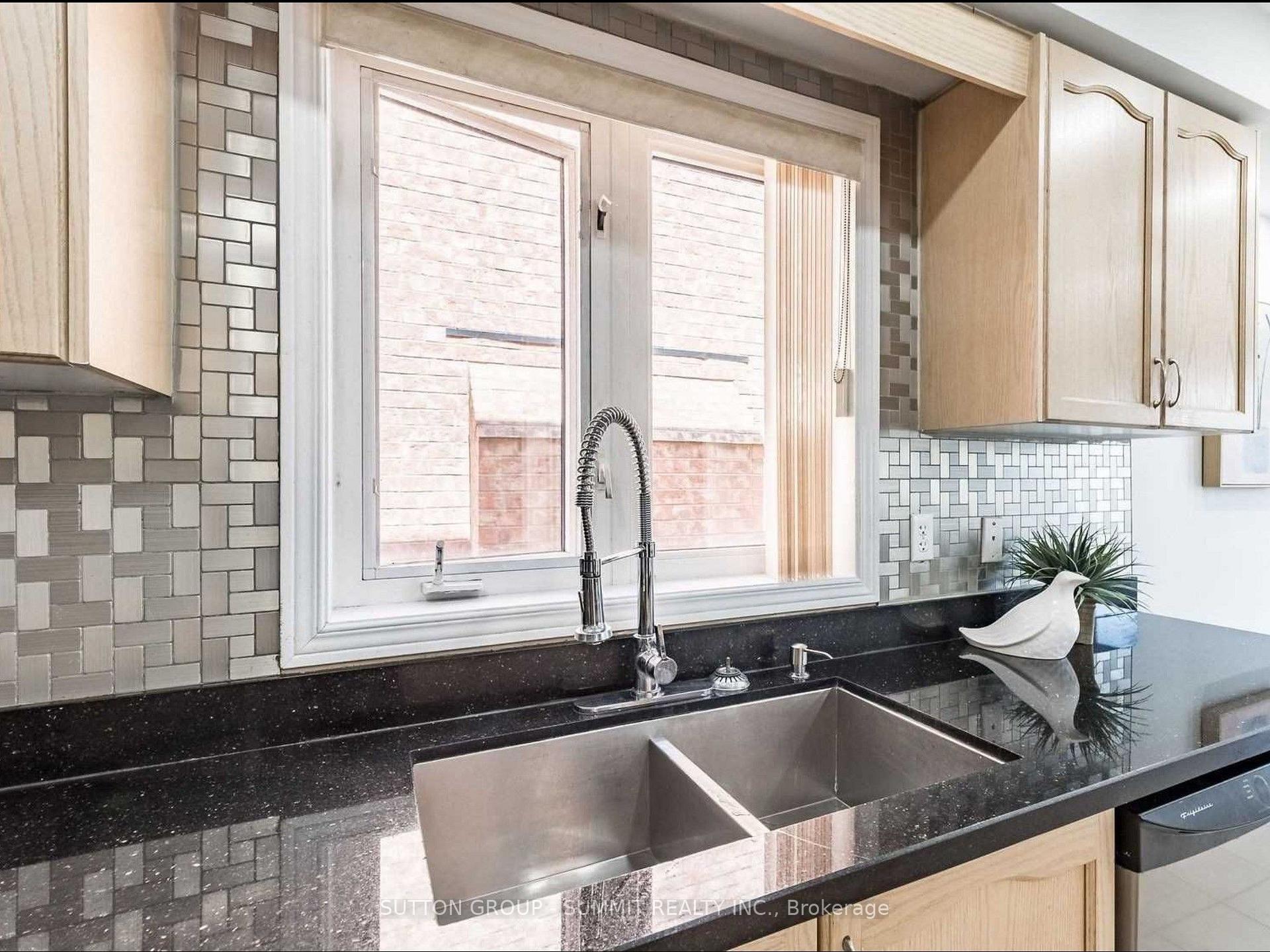 Photo 5 of 17 River Heights Drive, Brampton, Brampton East — HOMEH
