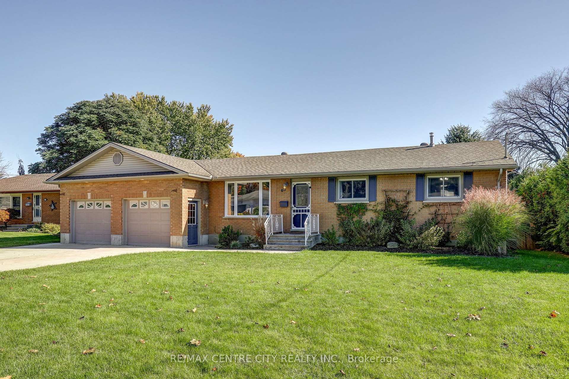 Photo 2 of 68 Lois Avenue, Central Elgin, Rural Central Elgin — HOMEH