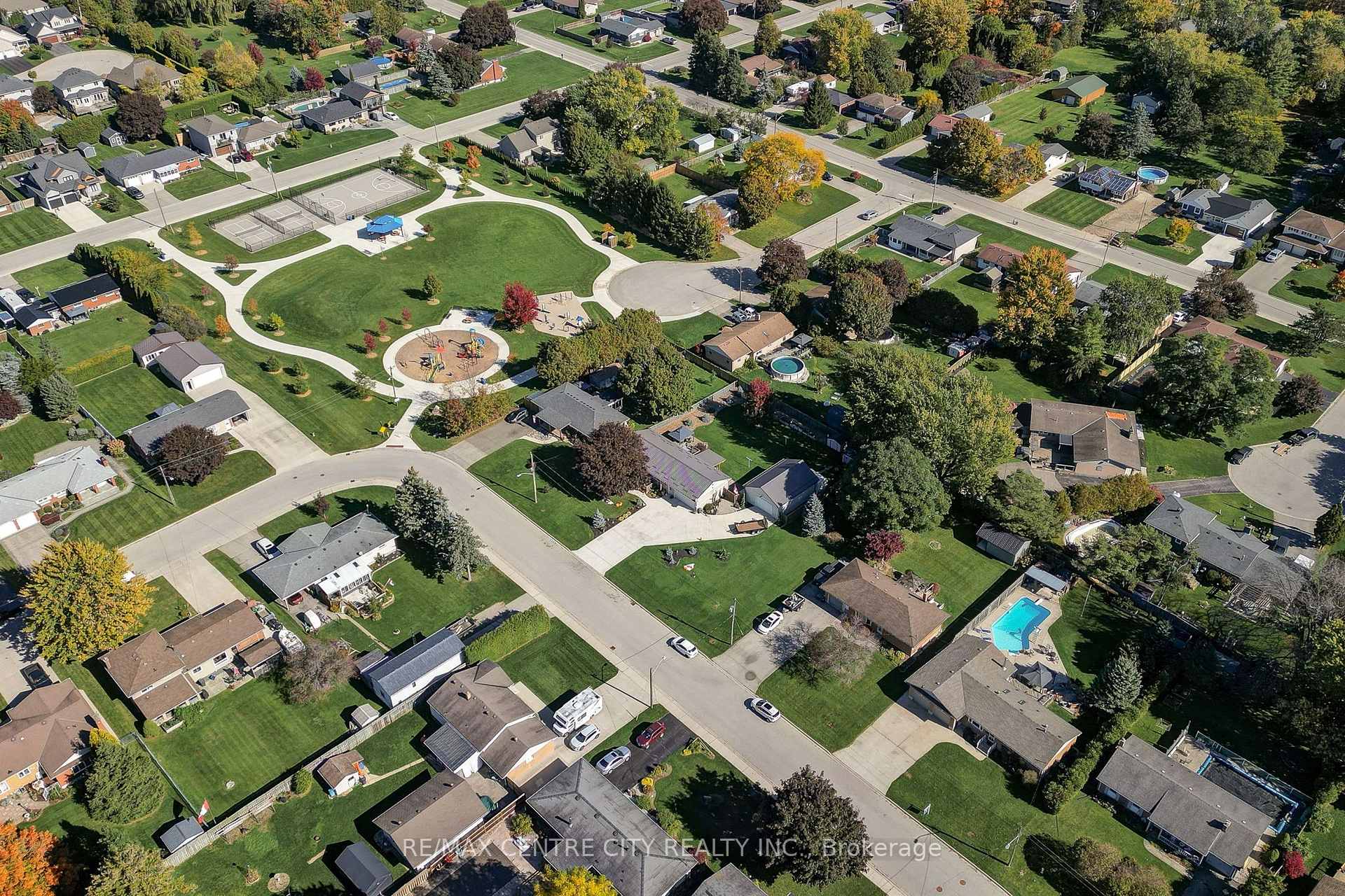Photo 4 of 68 Lois Avenue, Central Elgin, Rural Central Elgin — HOMEH