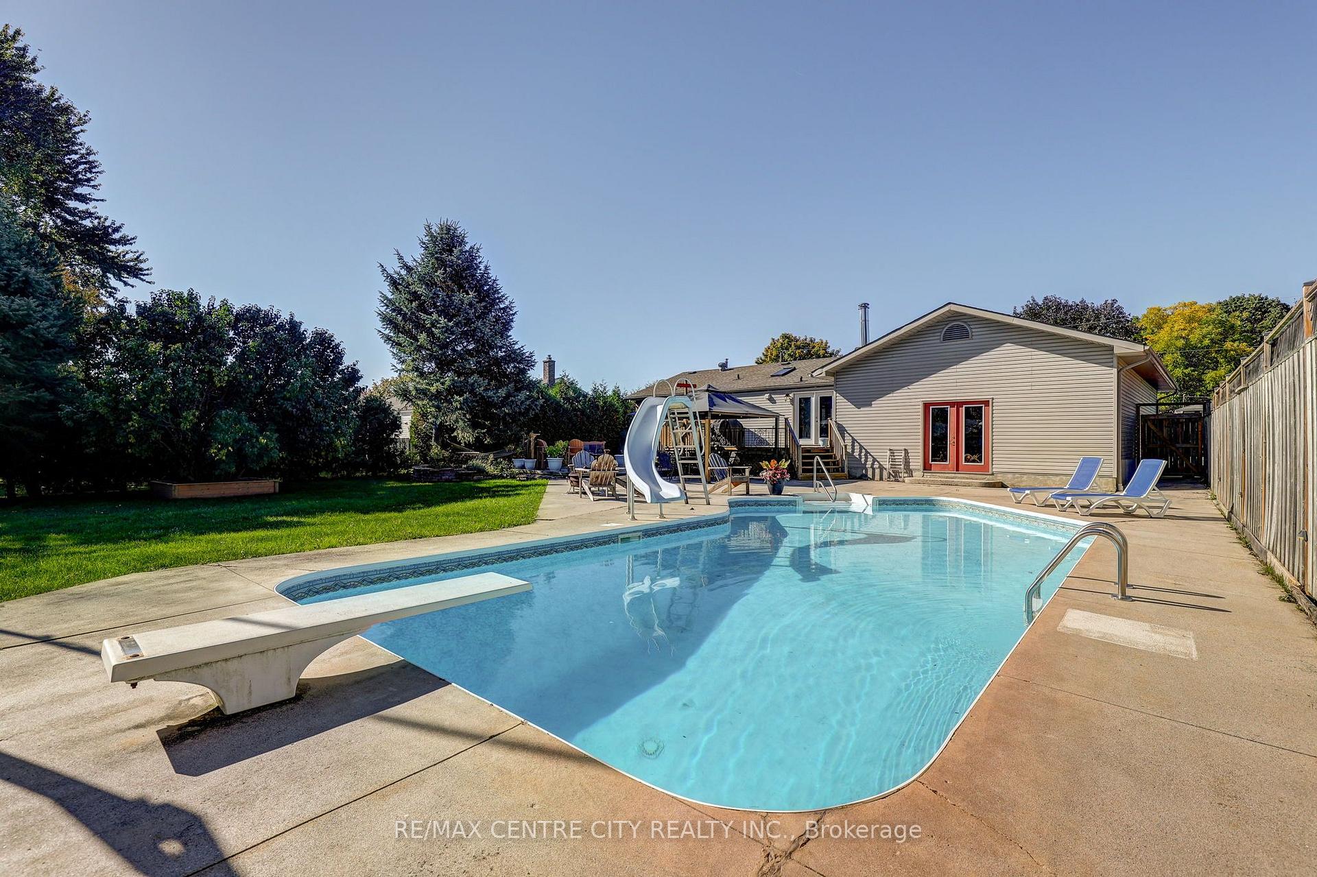 Photo 12 of 68 Lois Avenue, Central Elgin, Rural Central Elgin — HOMEH