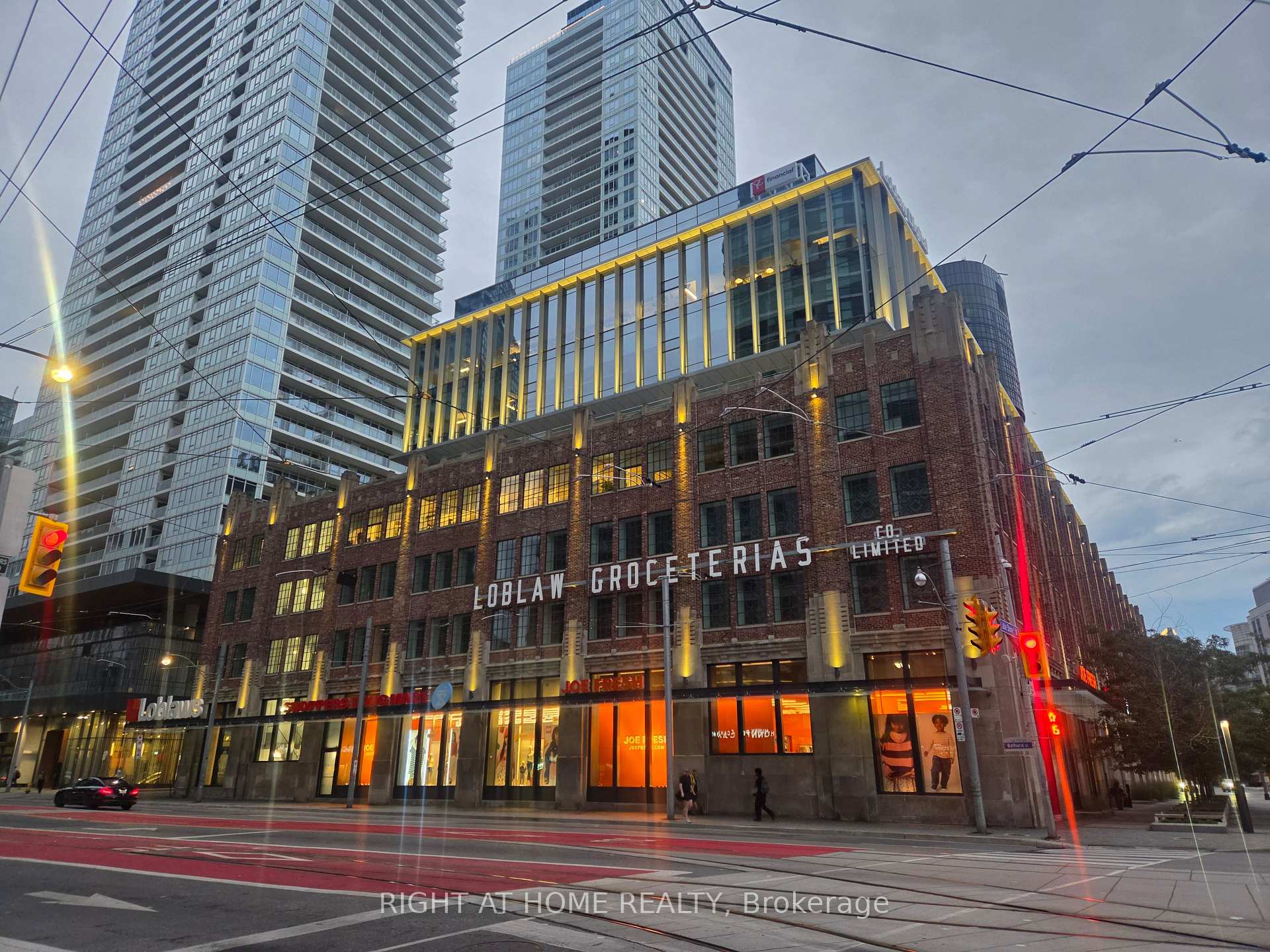 Photo of Unit 602, 17 Bathurst Street