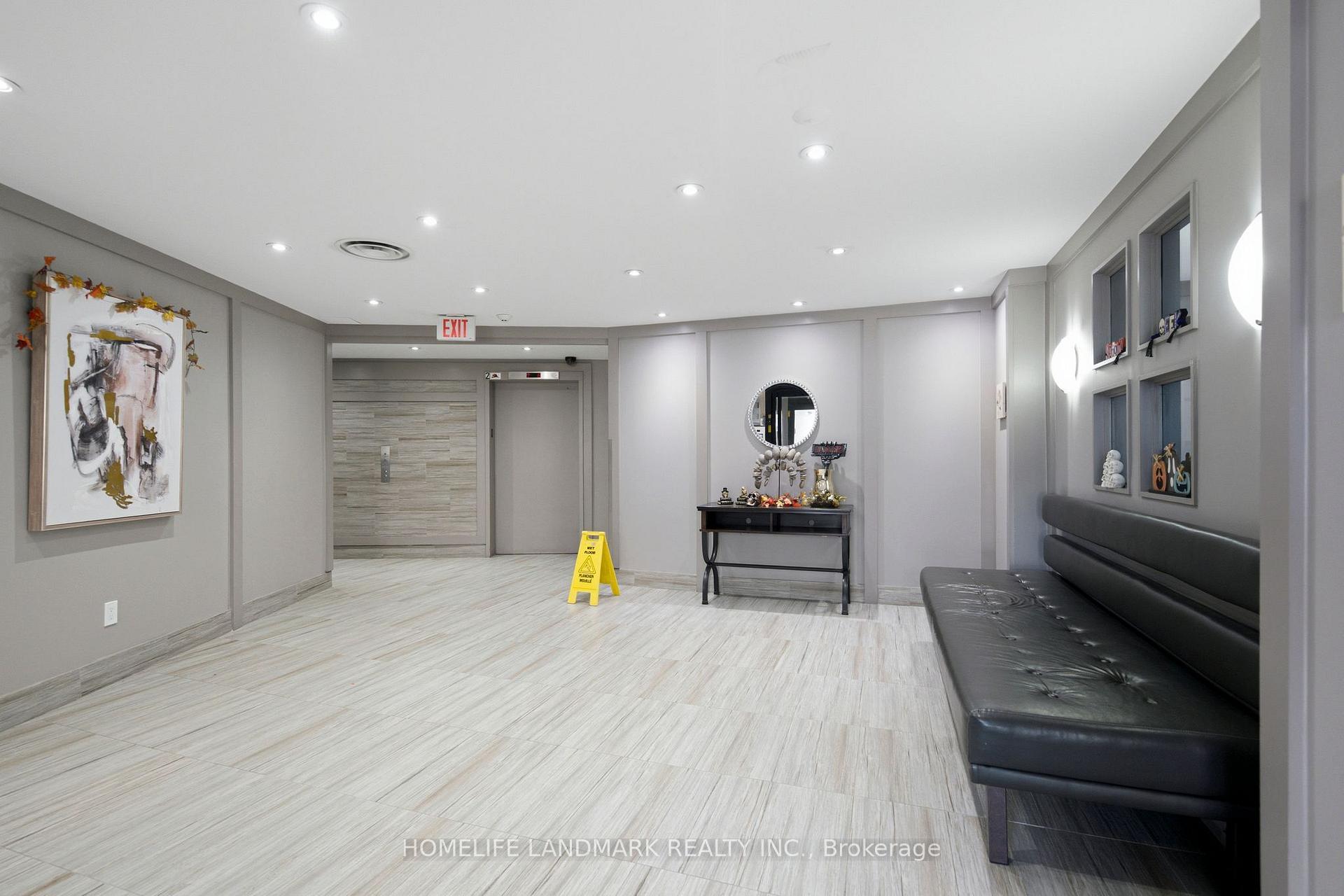 Photo 2 of Unit 309, 260 Davis Drive, Newmarket, Central Newmarket — HOMEH