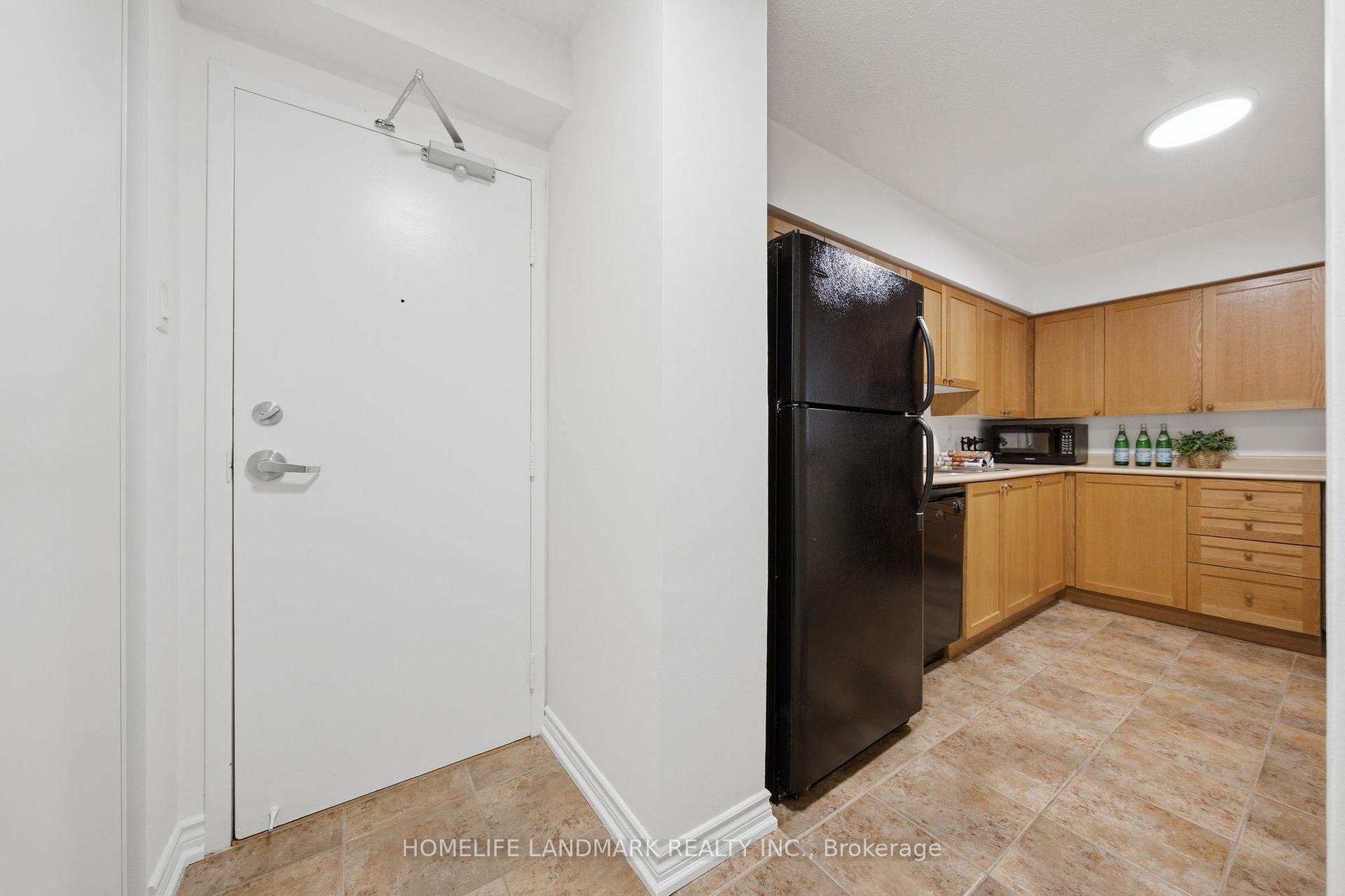 Photo 4 of Unit 309, 260 Davis Drive, Newmarket, Central Newmarket — HOMEH