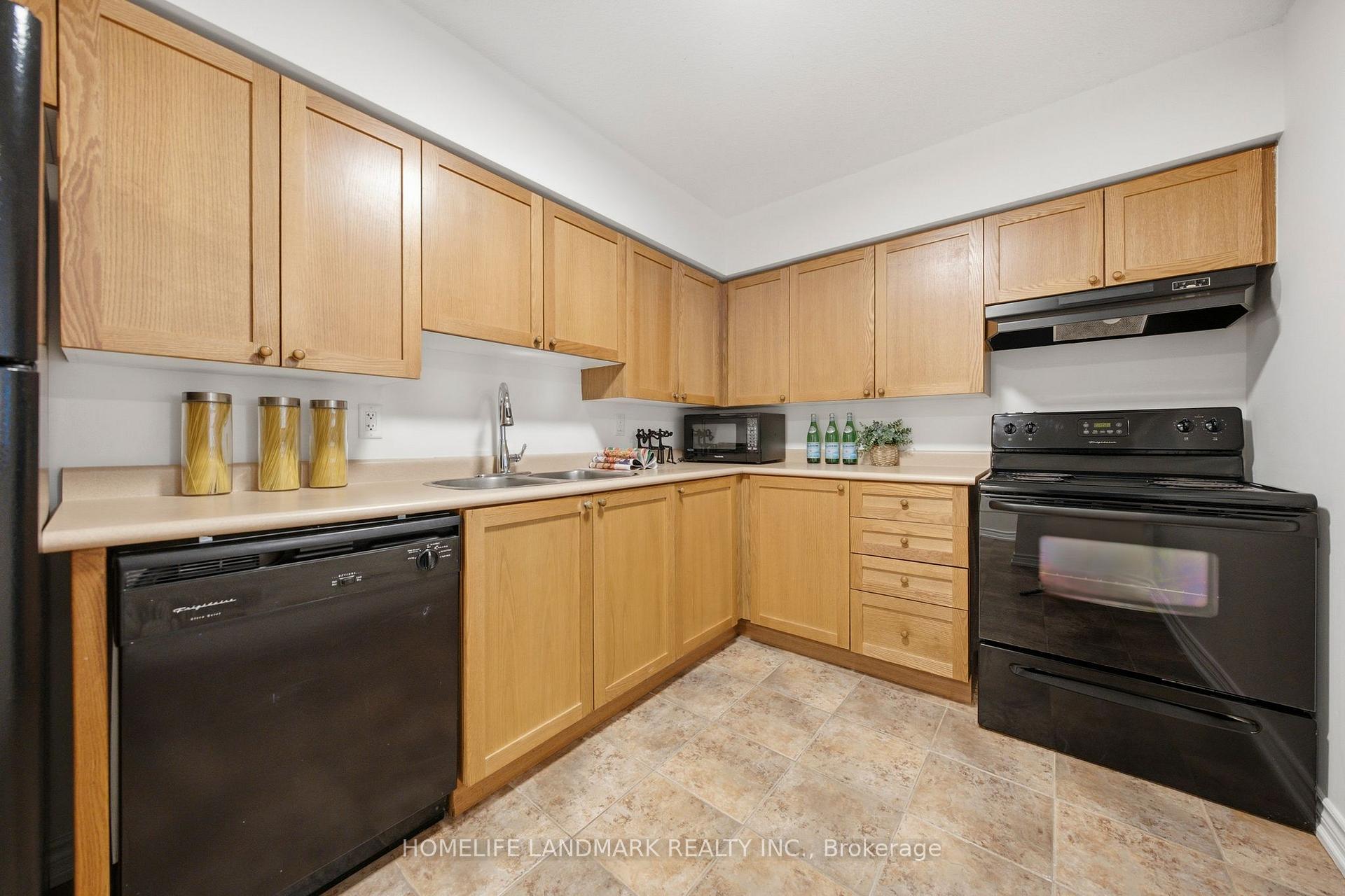 Photo 5 of Unit 309, 260 Davis Drive, Newmarket, Central Newmarket — HOMEH