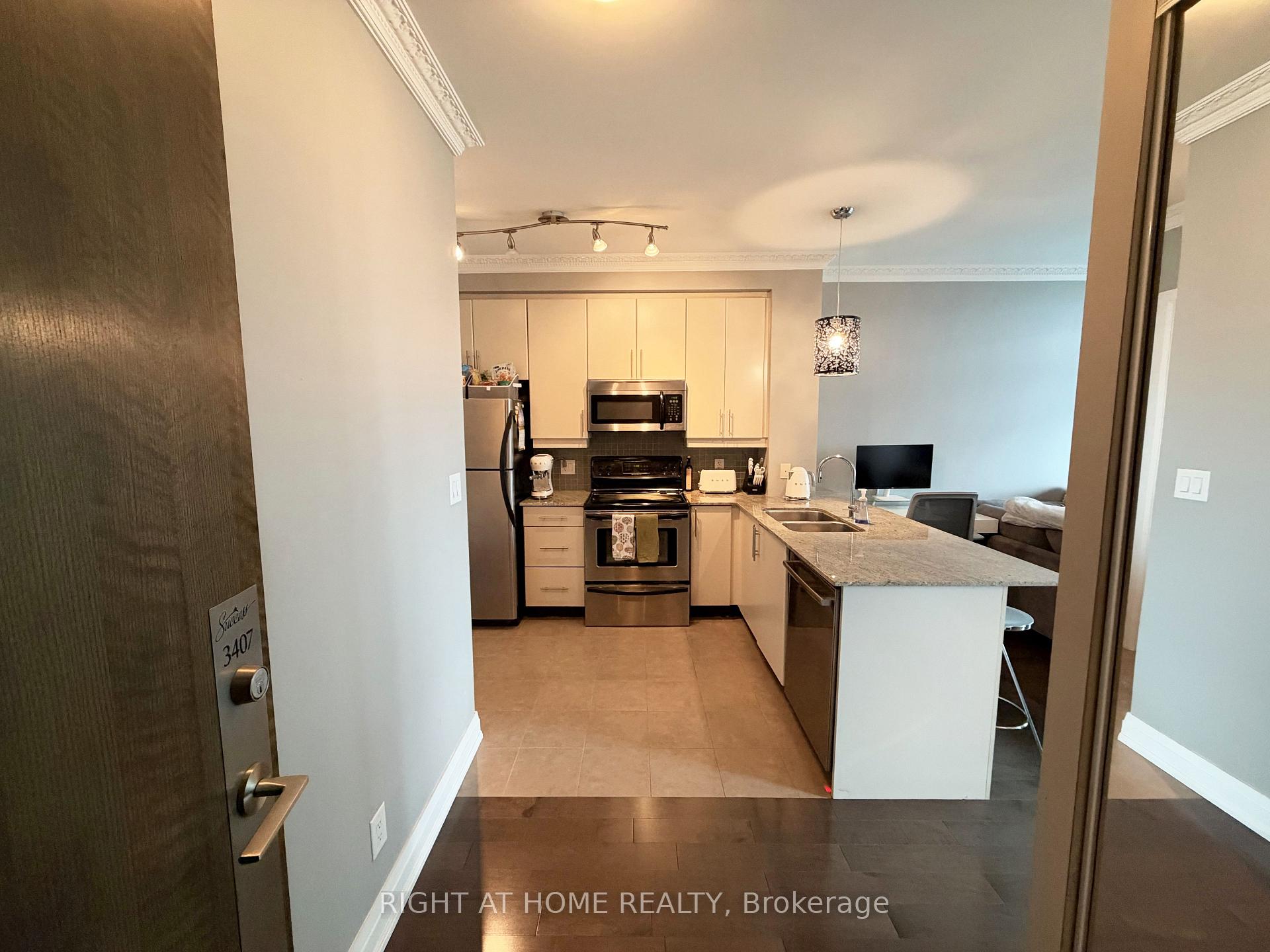 Photo 2 of Unit 3407, 16 Harbour Street, Toronto, Waterfront Communities — HOMEH