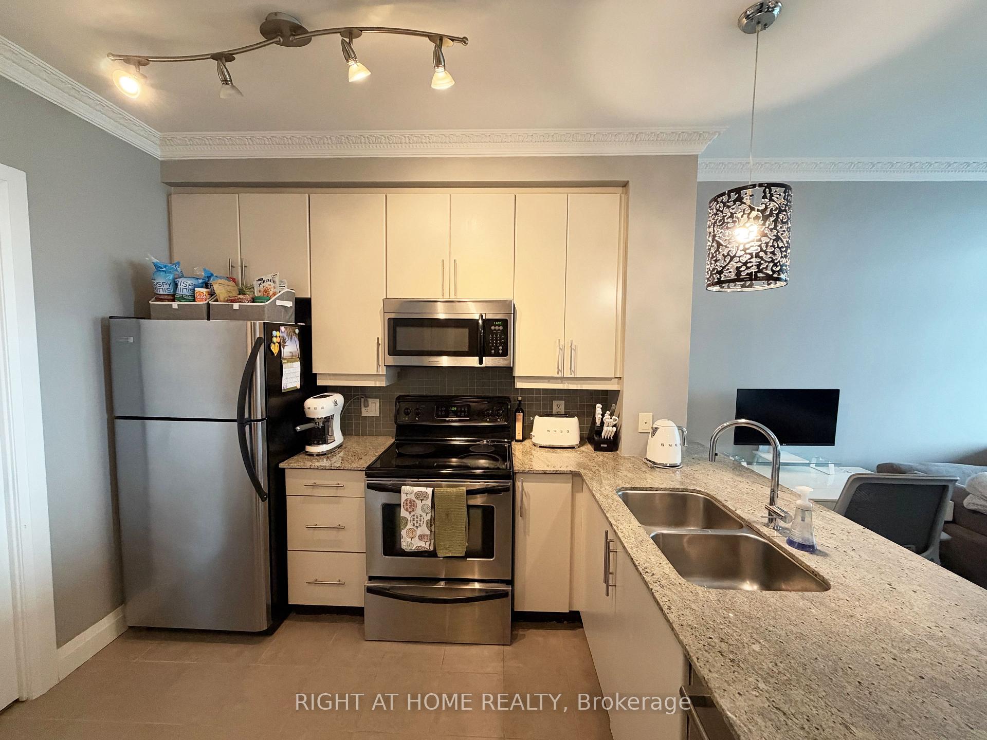 Photo 7 of Unit 3407, 16 Harbour Street, Toronto, Waterfront Communities — HOMEH