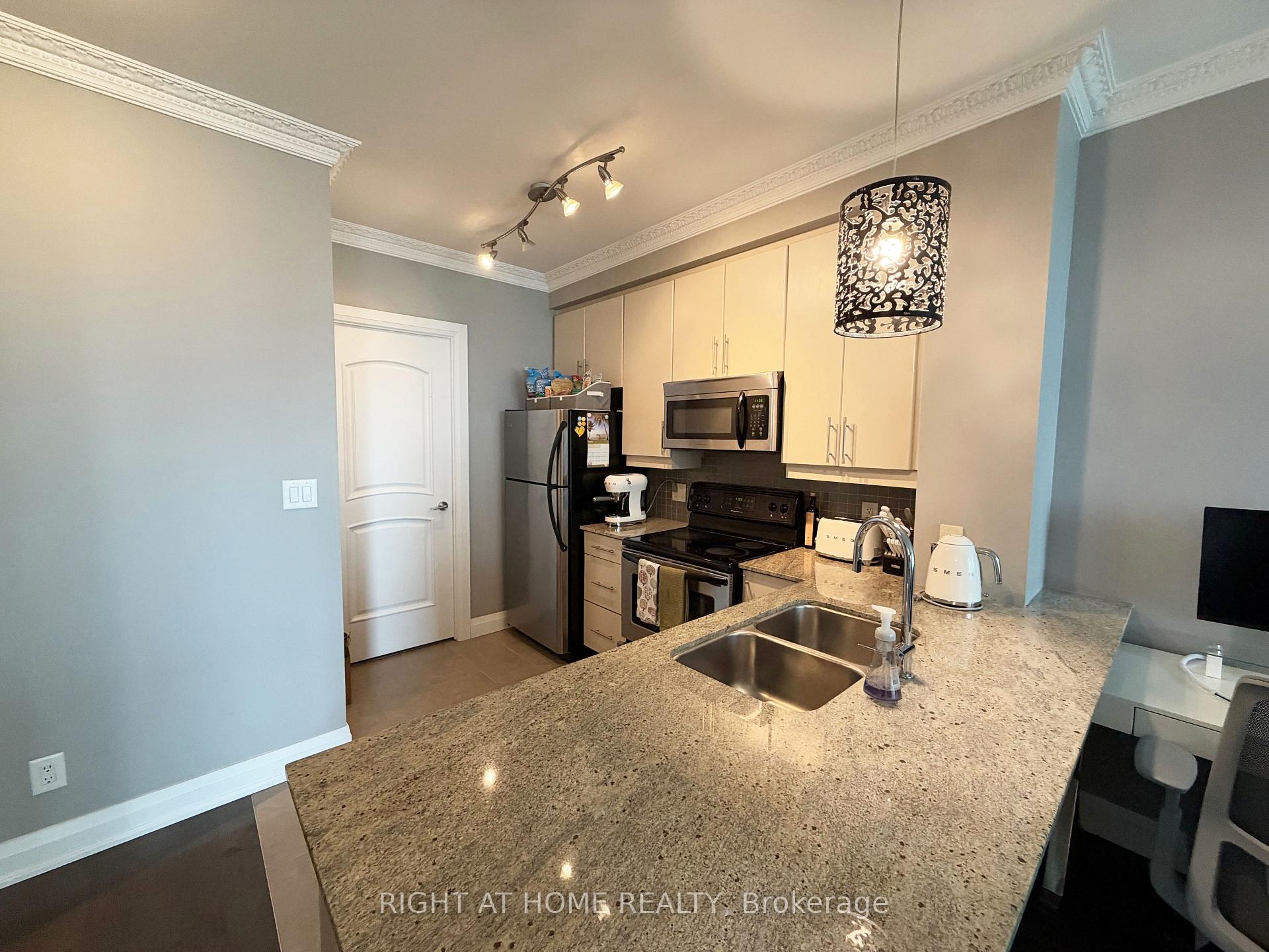 Photo 8 of Unit 3407, 16 Harbour Street, Toronto, Waterfront Communities — HOMEH