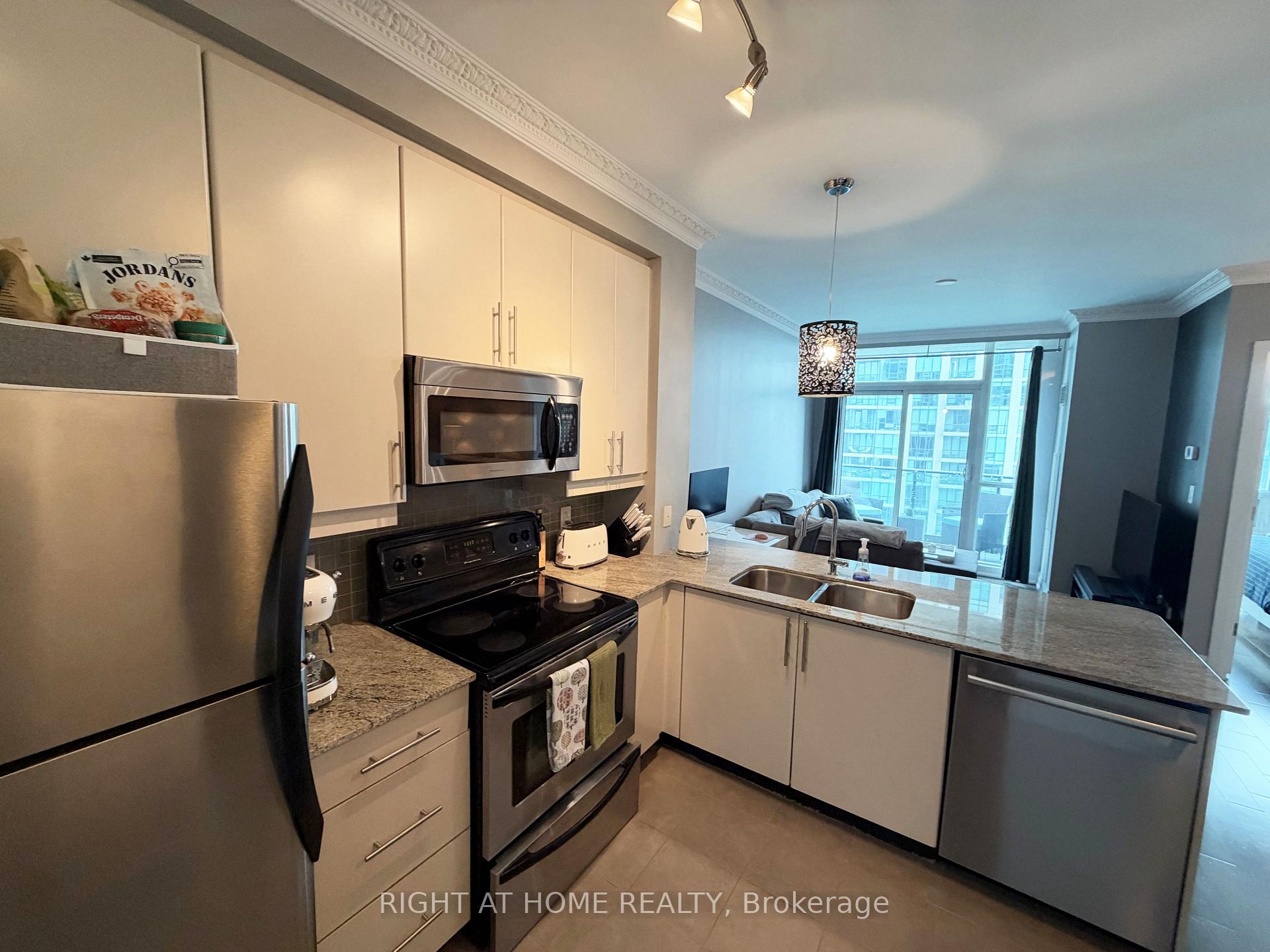Photo 10 of Unit 3407, 16 Harbour Street, Toronto, Waterfront Communities — HOMEH