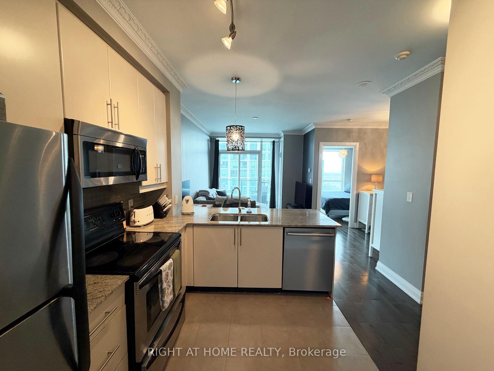 Photo 11 of Unit 3407, 16 Harbour Street, Toronto, Waterfront Communities — HOMEH