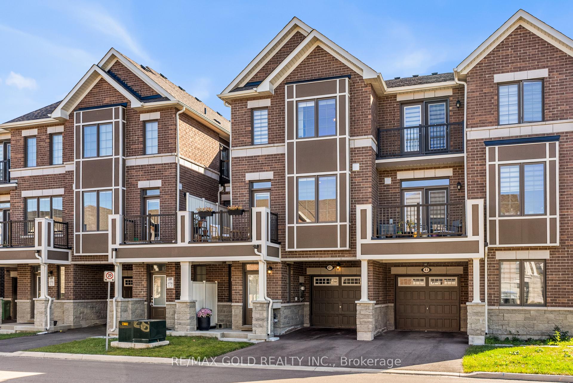 Photo 2 of 41 Keppel Circle, Brampton, Northwest Brampton — HOMEH