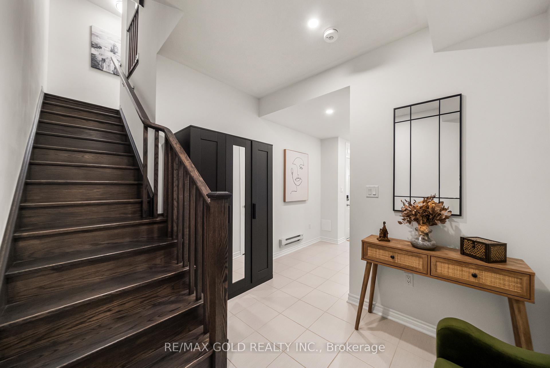 Photo 6 of 41 Keppel Circle, Brampton, Northwest Brampton — HOMEH
