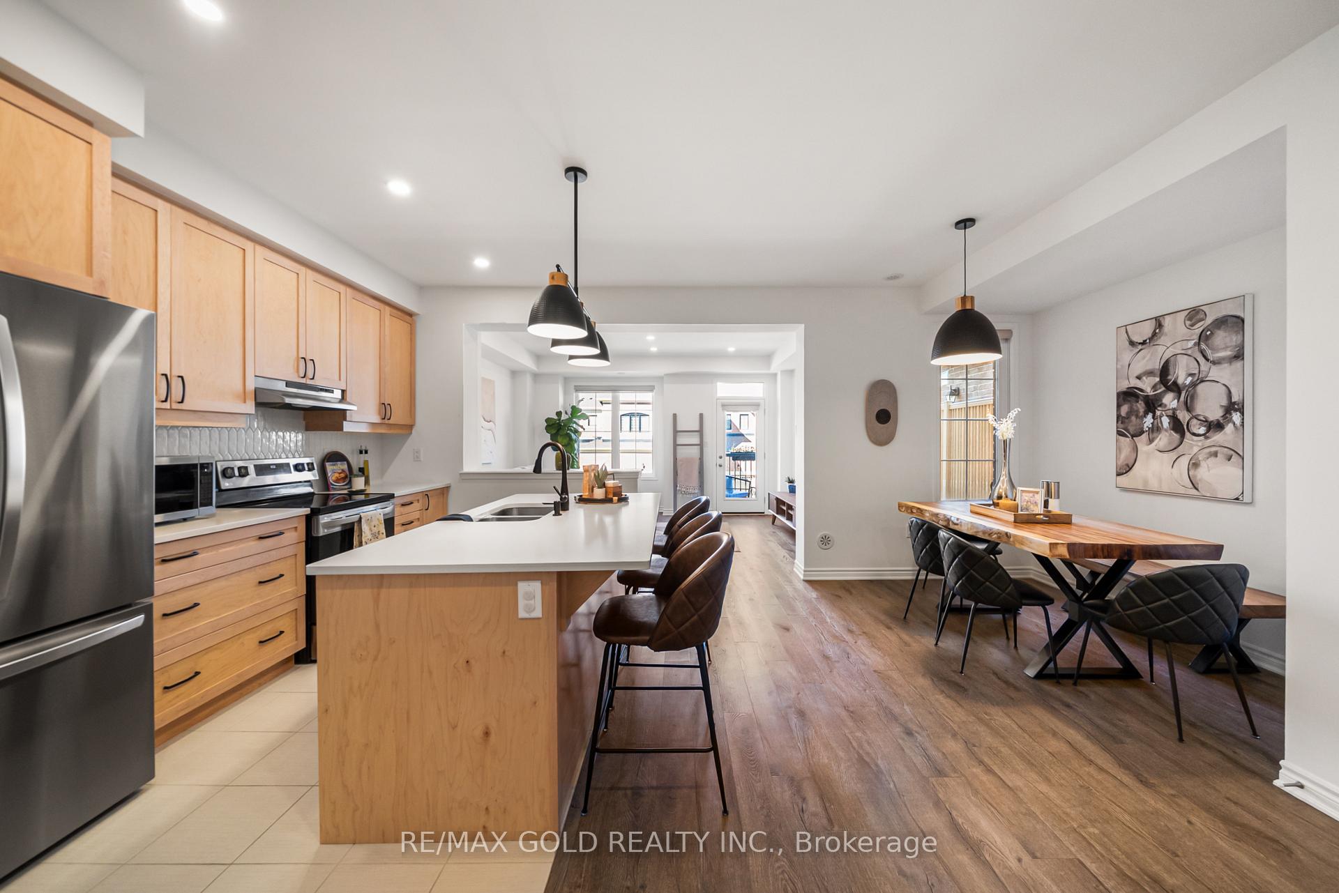 Photo 9 of 41 Keppel Circle, Brampton, Northwest Brampton — HOMEH