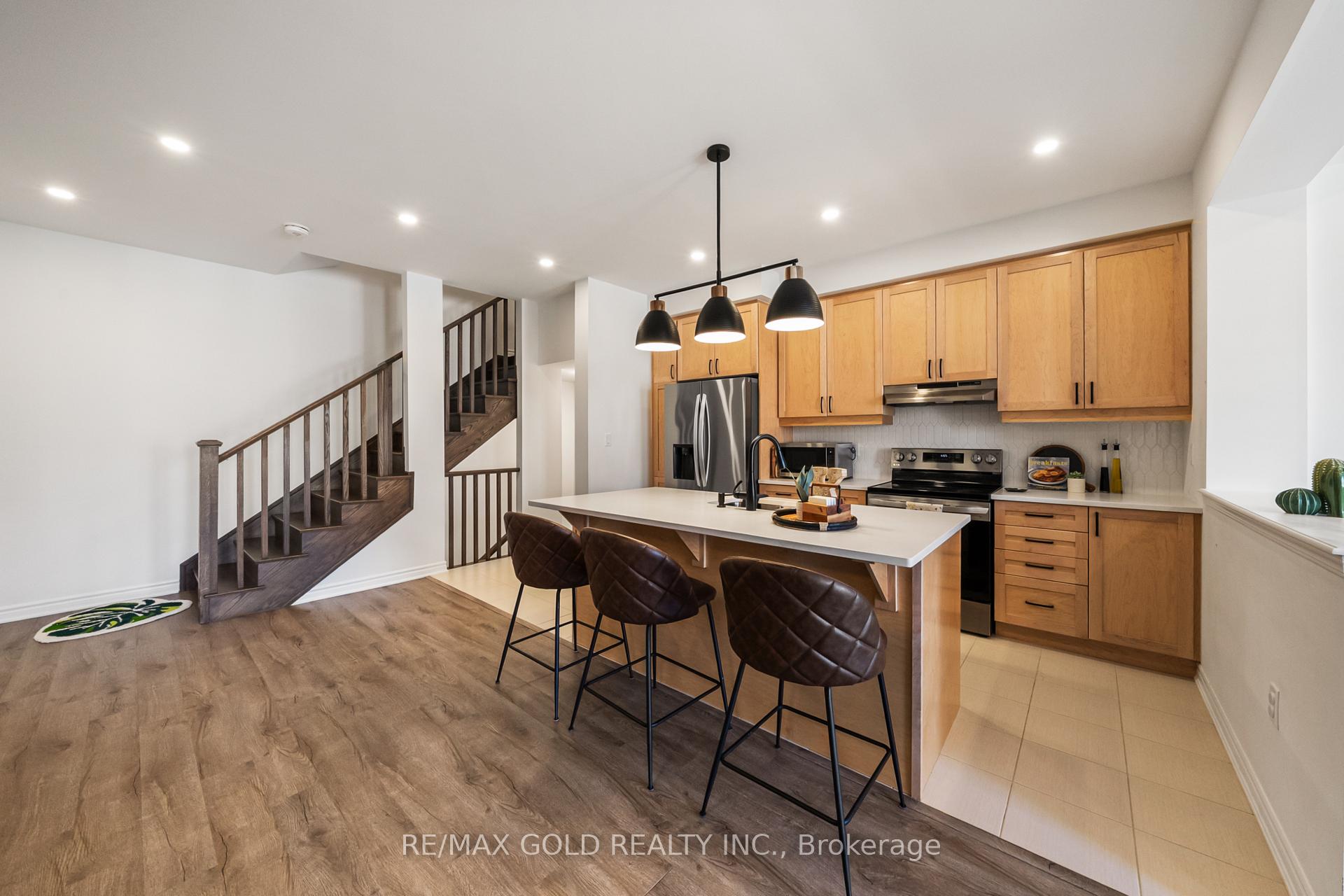 Photo 10 of 41 Keppel Circle, Brampton, Northwest Brampton — HOMEH