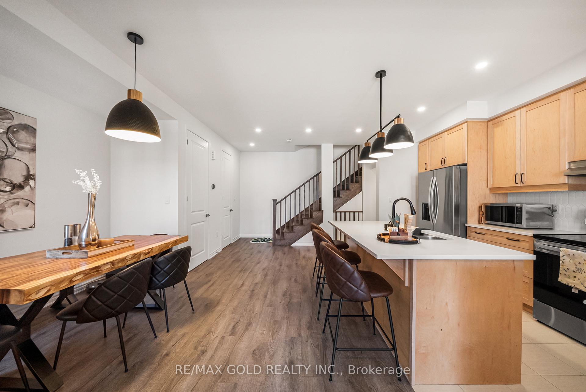 Photo 11 of 41 Keppel Circle, Brampton, Northwest Brampton — HOMEH