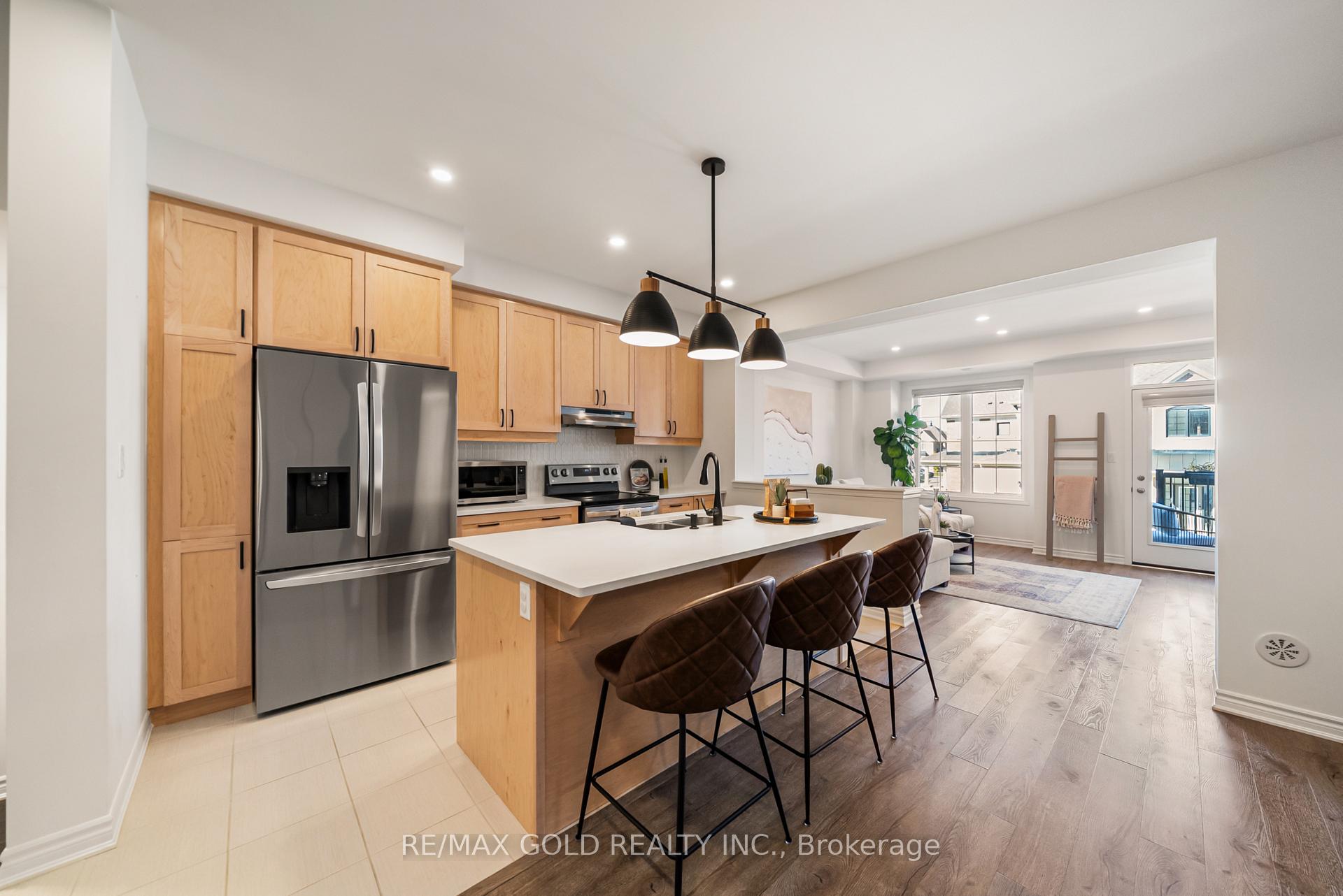 Photo 12 of 41 Keppel Circle, Brampton, Northwest Brampton — HOMEH