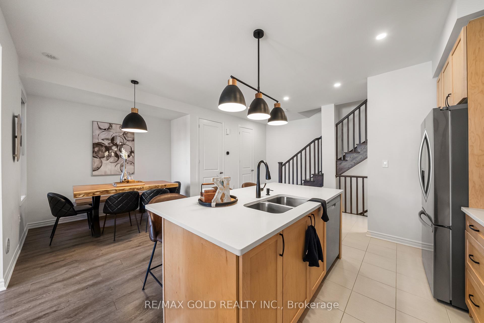 Photo 13 of 41 Keppel Circle, Brampton, Northwest Brampton — HOMEH