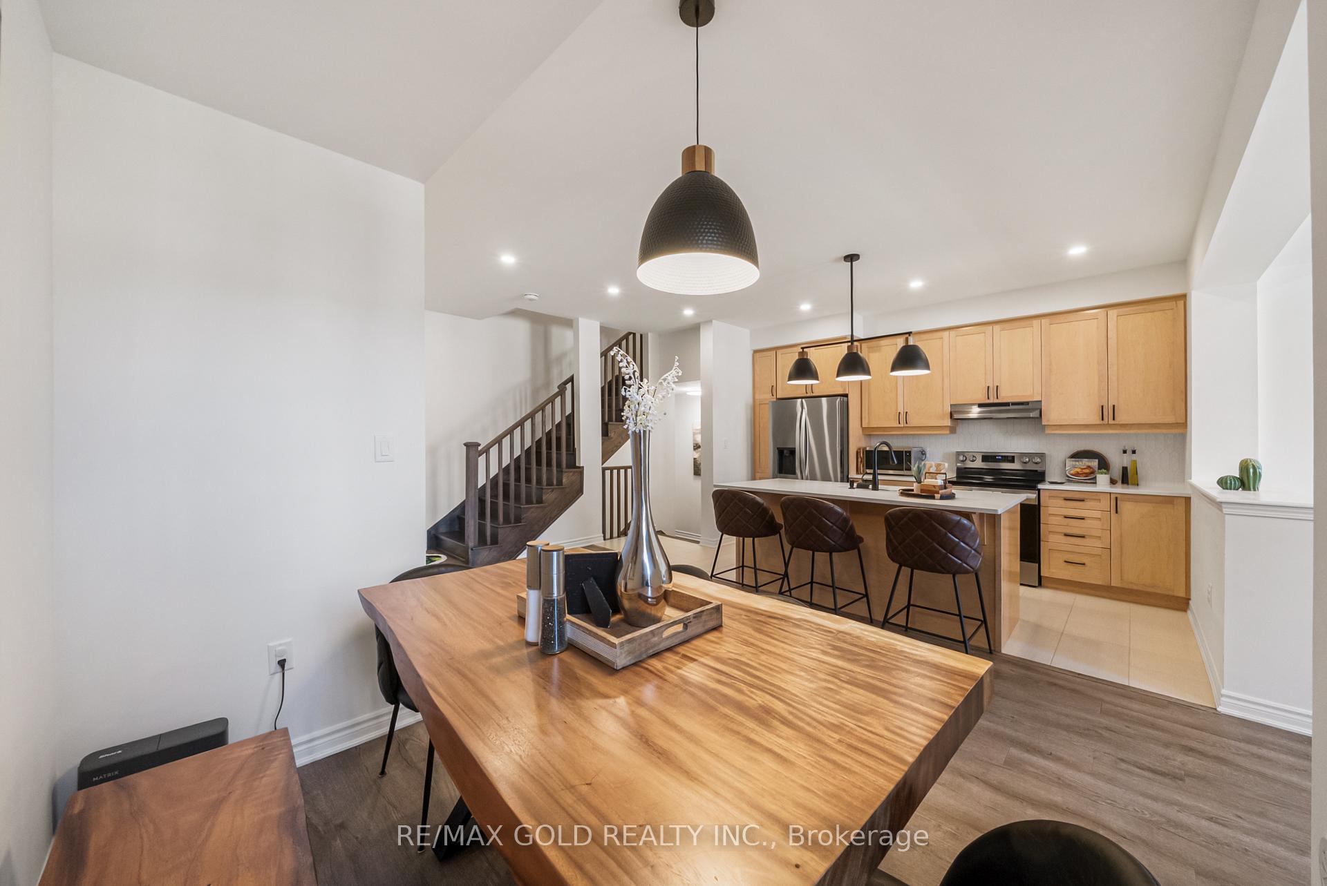 Photo 17 of 41 Keppel Circle, Brampton, Northwest Brampton — HOMEH