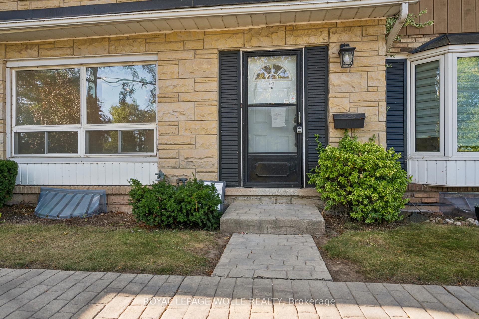 Photo 3 of Unit 107, 5475 Lakeshore Road, Burlington, Appleby — HOMEH