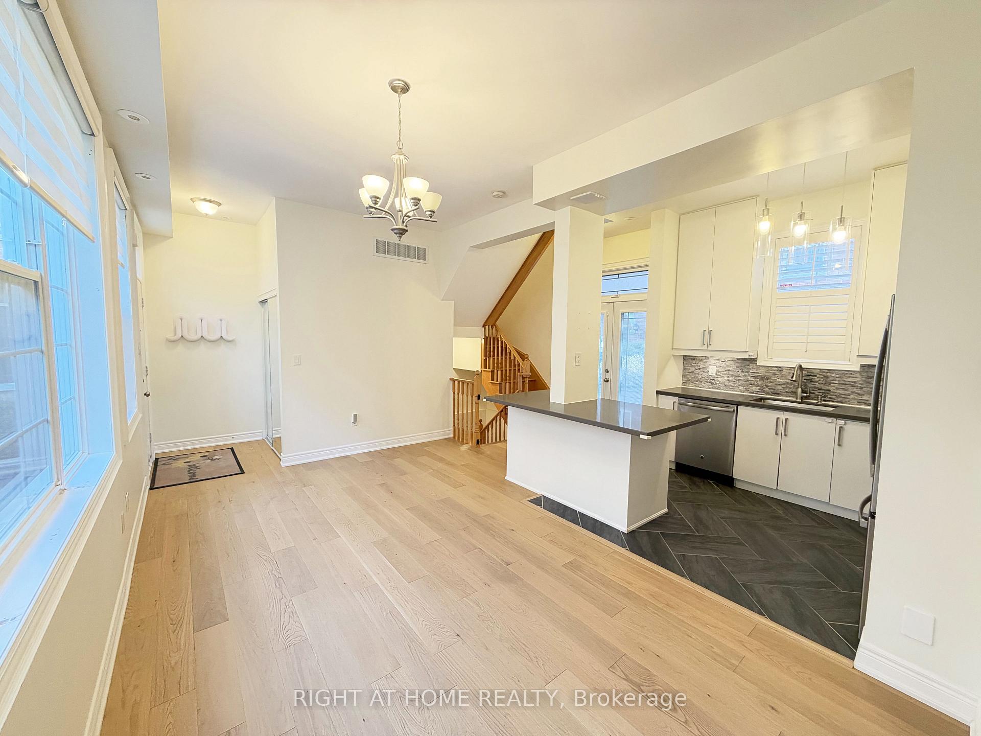 Photo 7 of 1 Fairhead Mews, Toronto, East End-Danforth — HOMEH